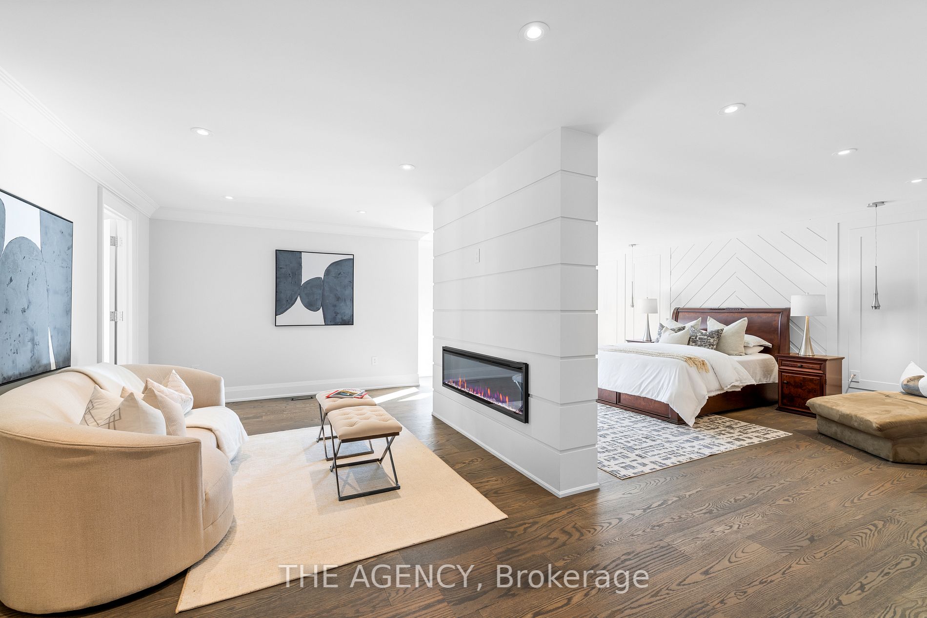 988 Lockwood Circ