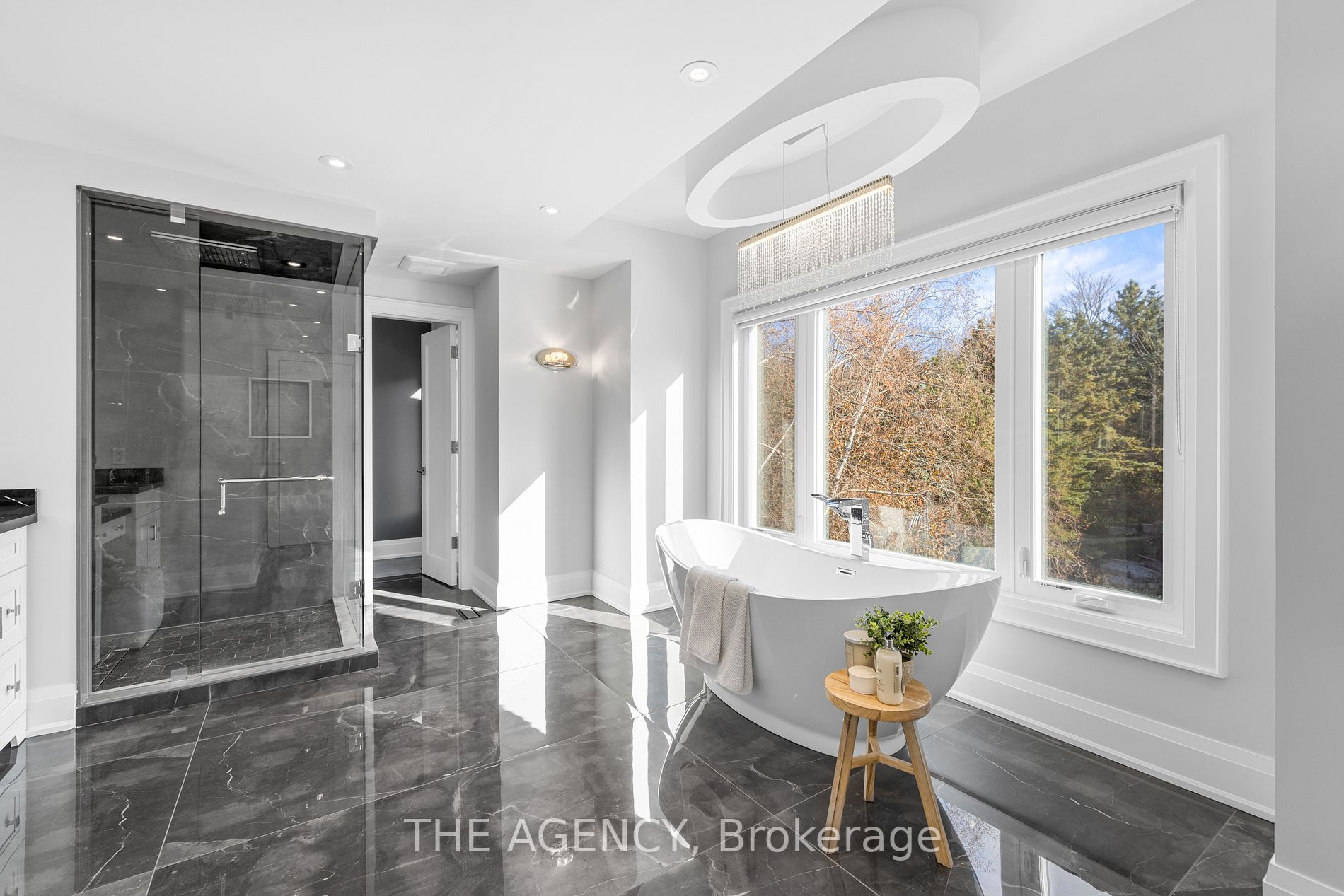 988 Lockwood Circ