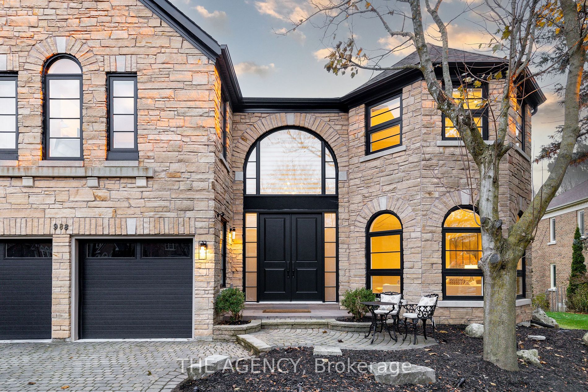 988 Lockwood Circ