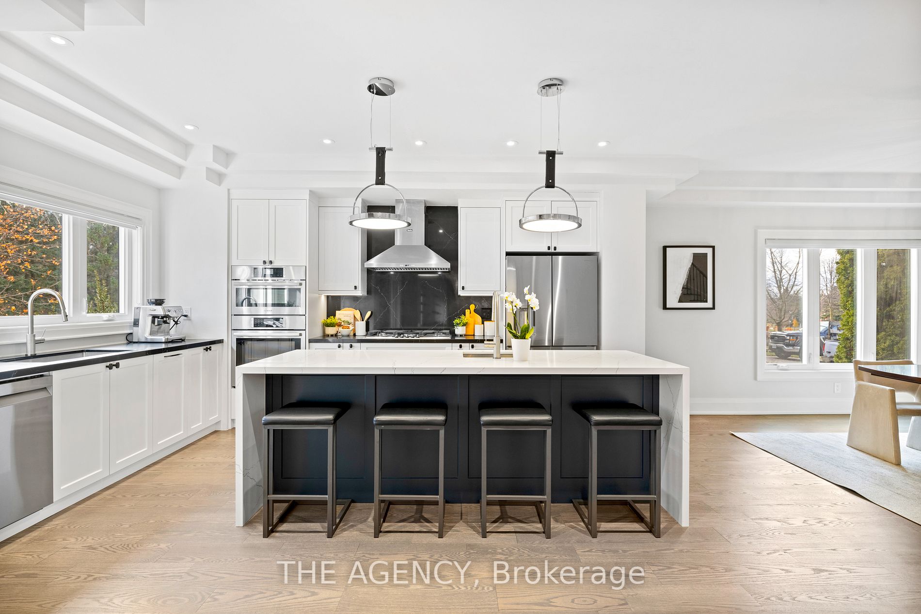 988 Lockwood Circ