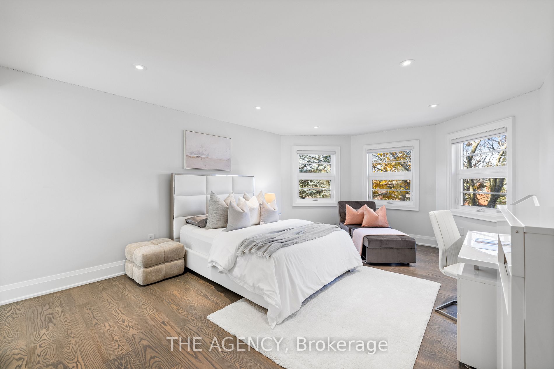 988 Lockwood Circ
