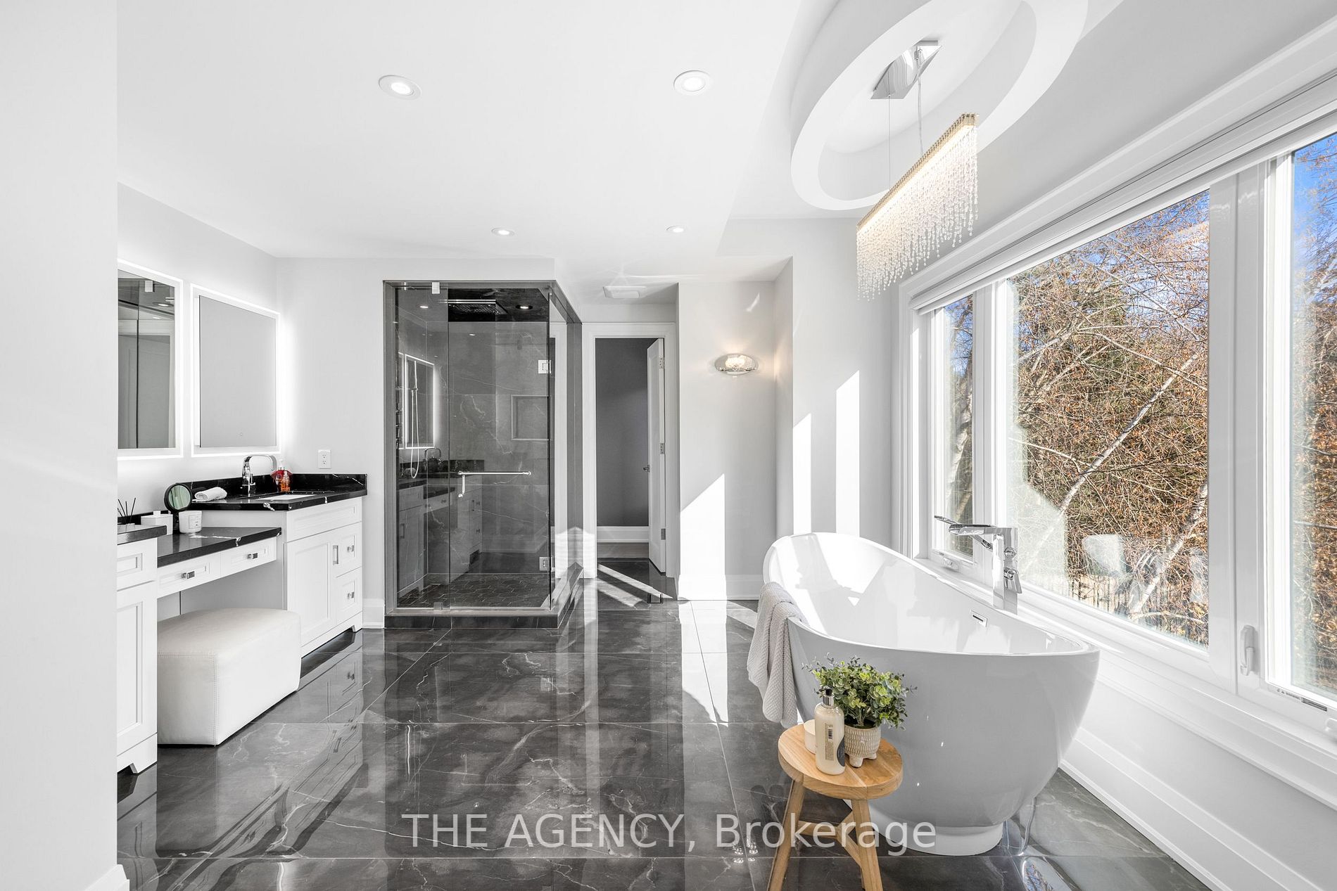 988 Lockwood Circ