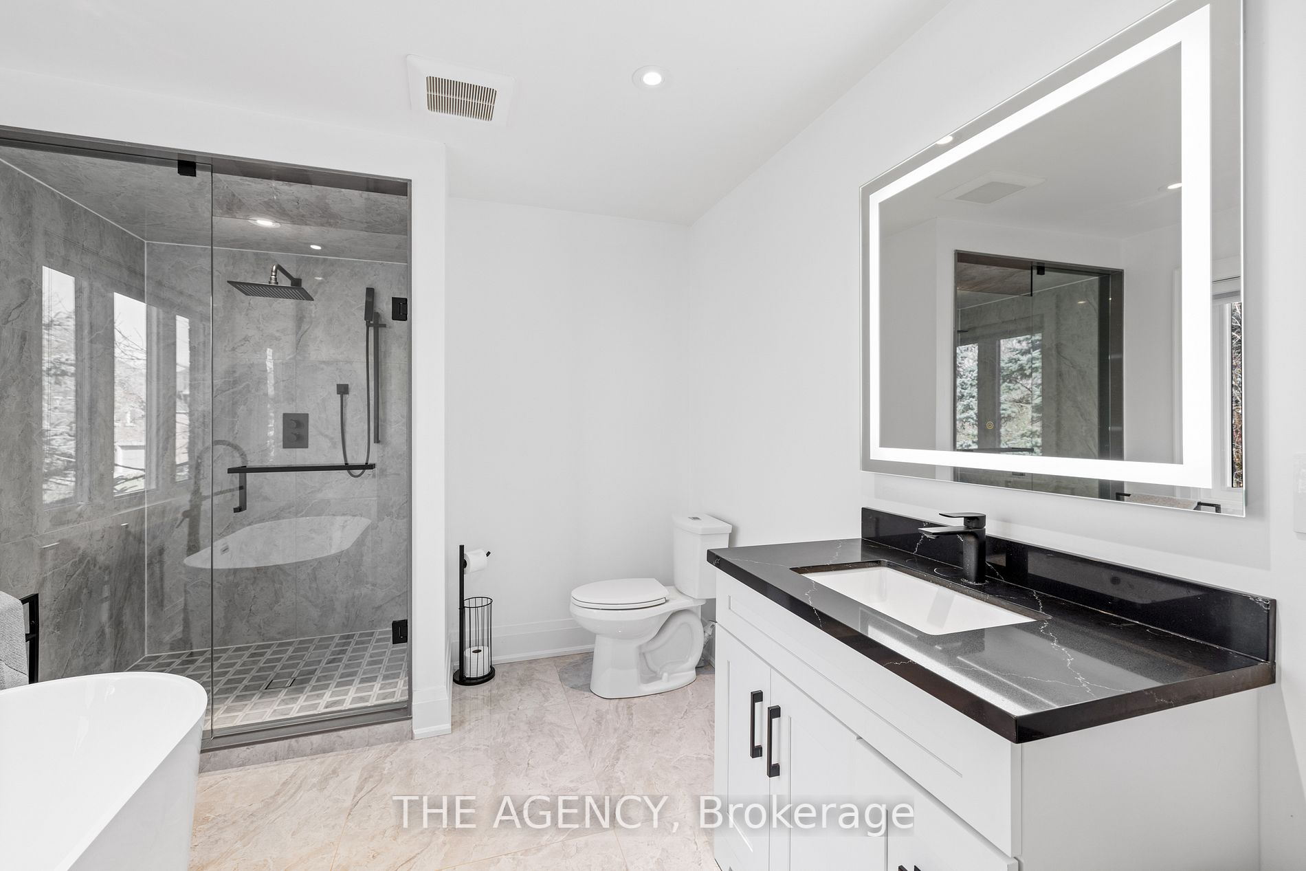 988 Lockwood Circ
