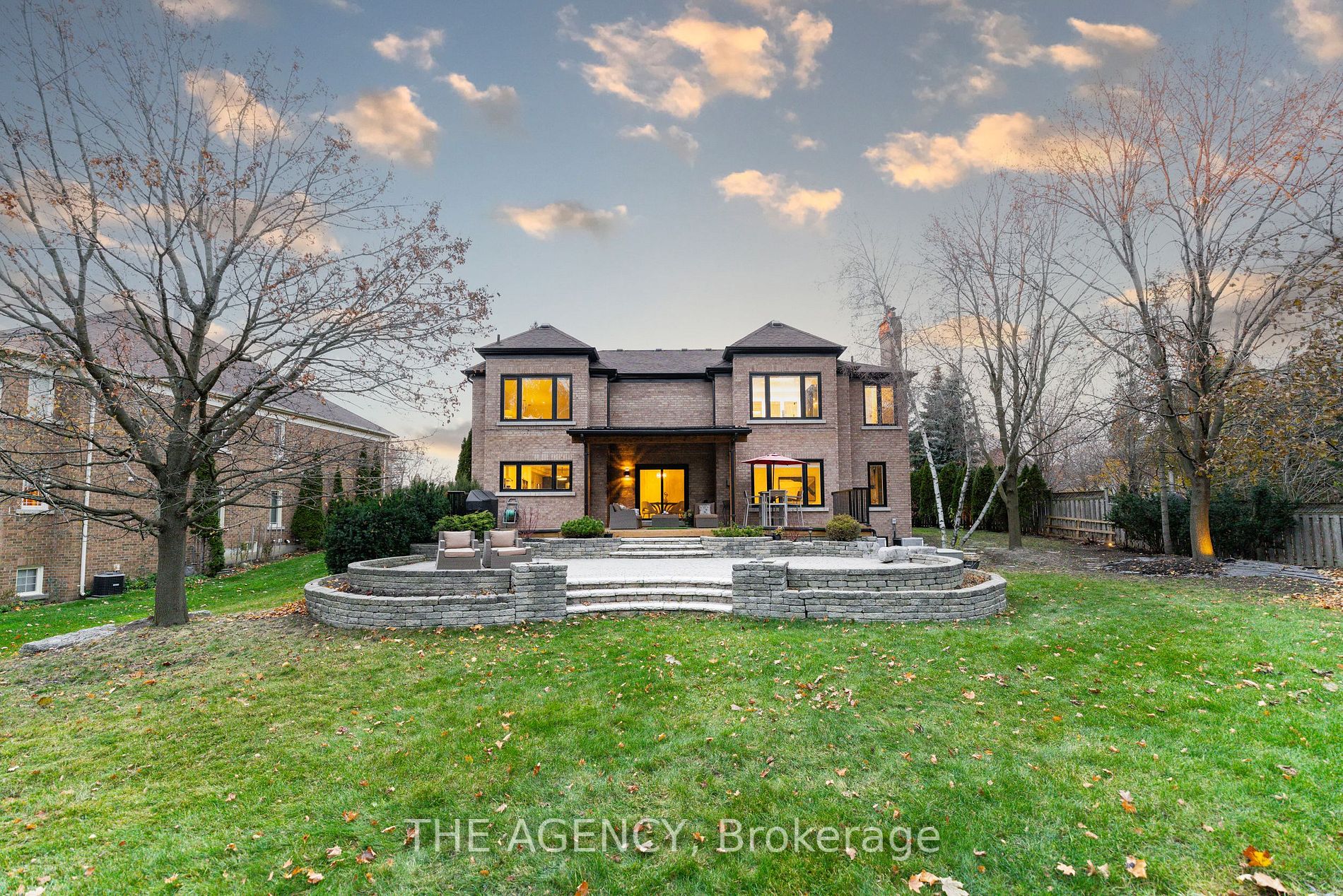988 Lockwood Circ