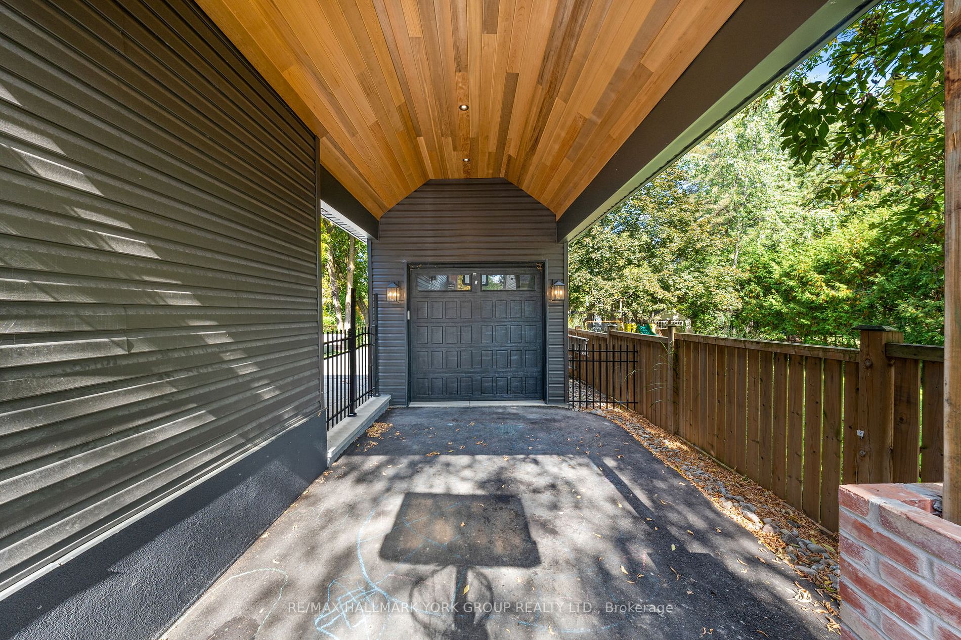 119 Richmond St