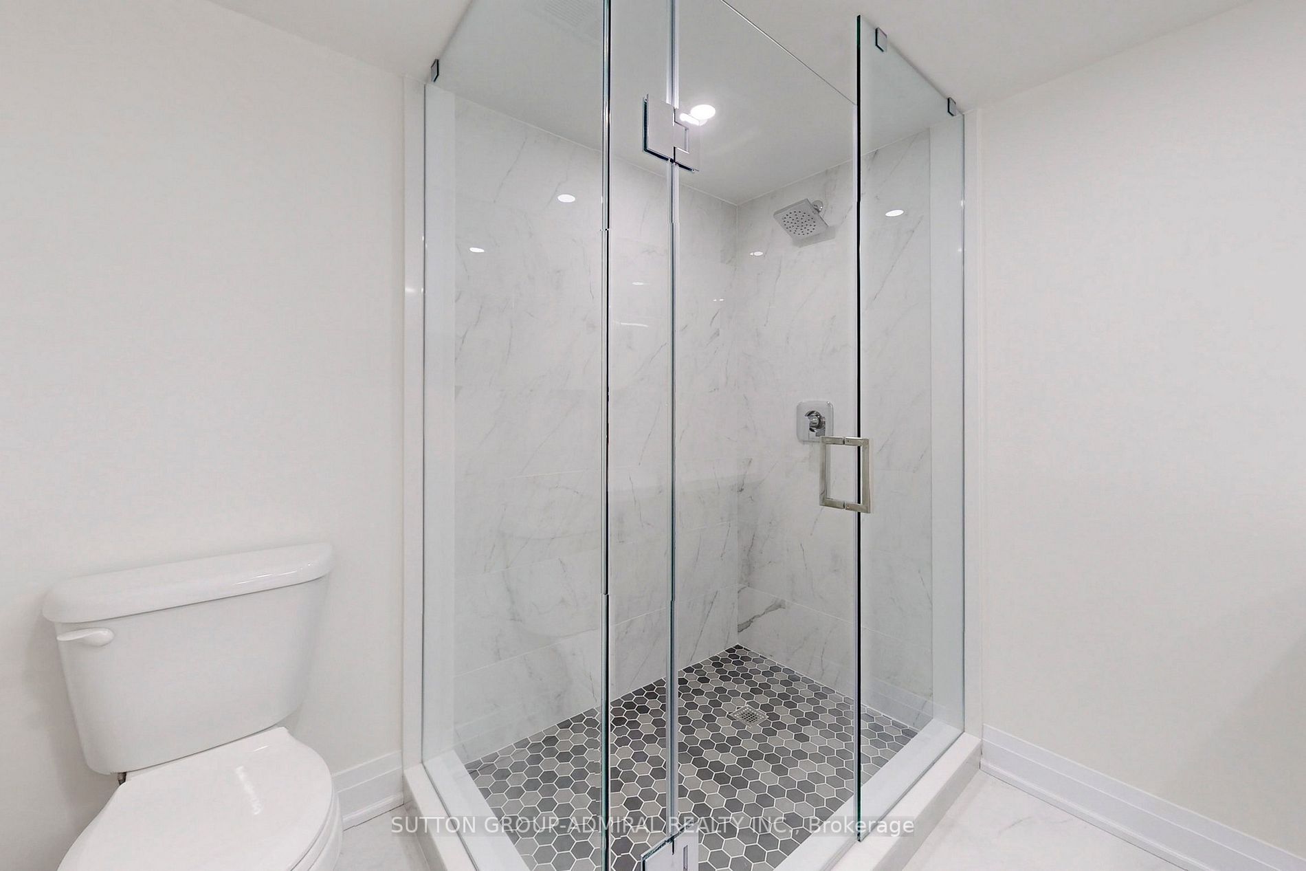 7460 Bathurst St, #706