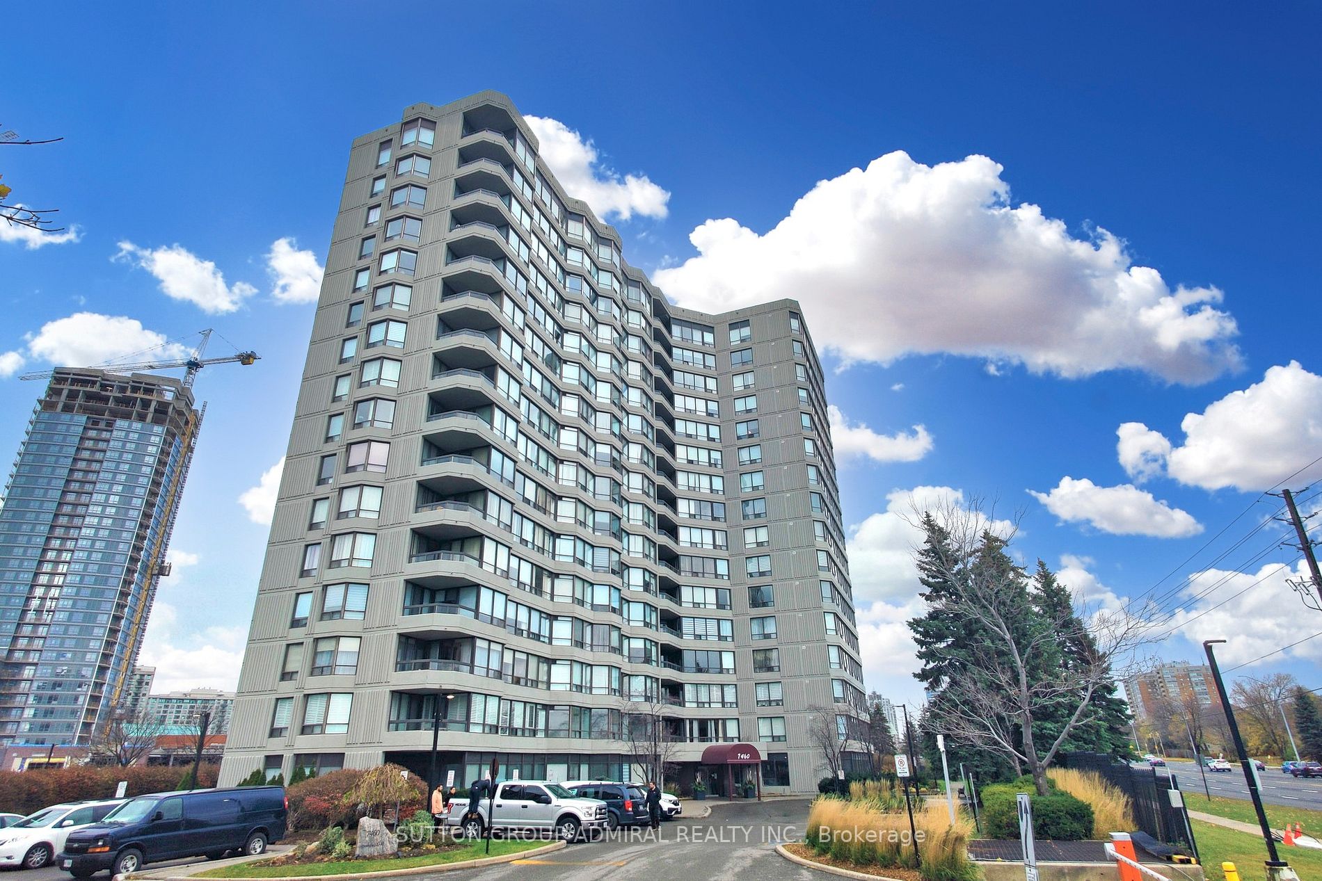 7460 Bathurst St, #706