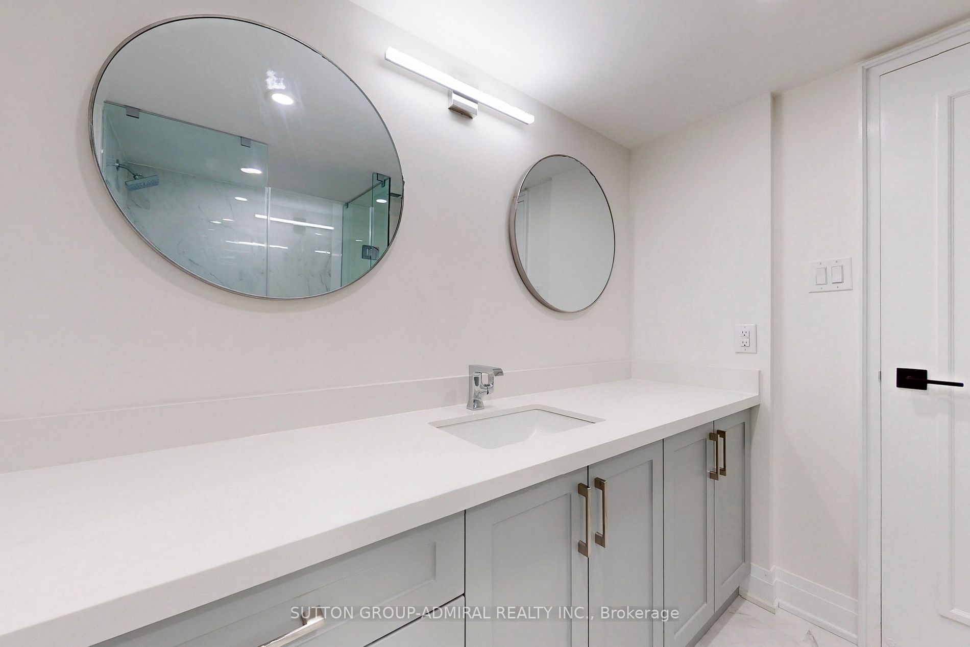7460 Bathurst St, #706