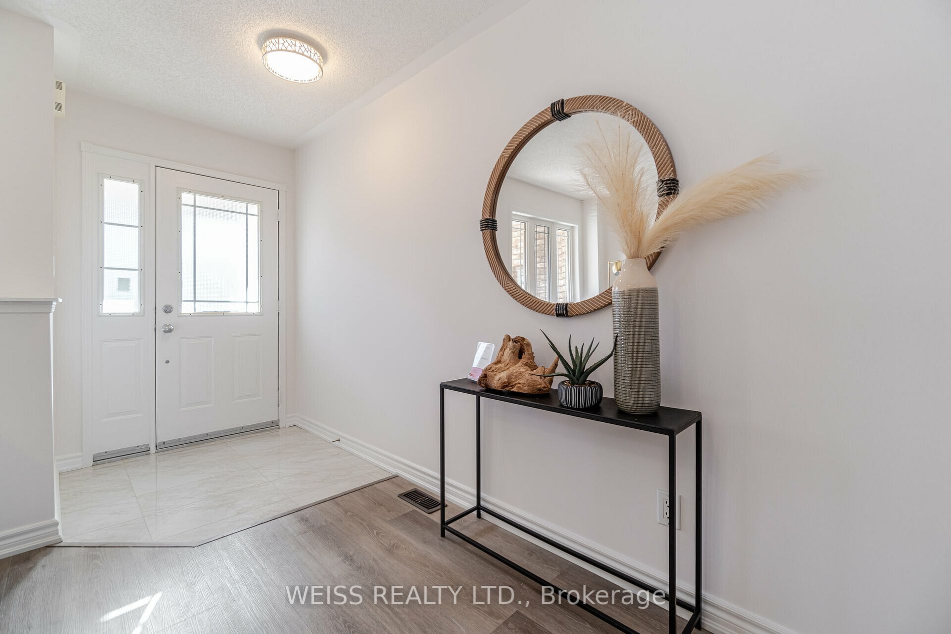 4 Cozens Dr N