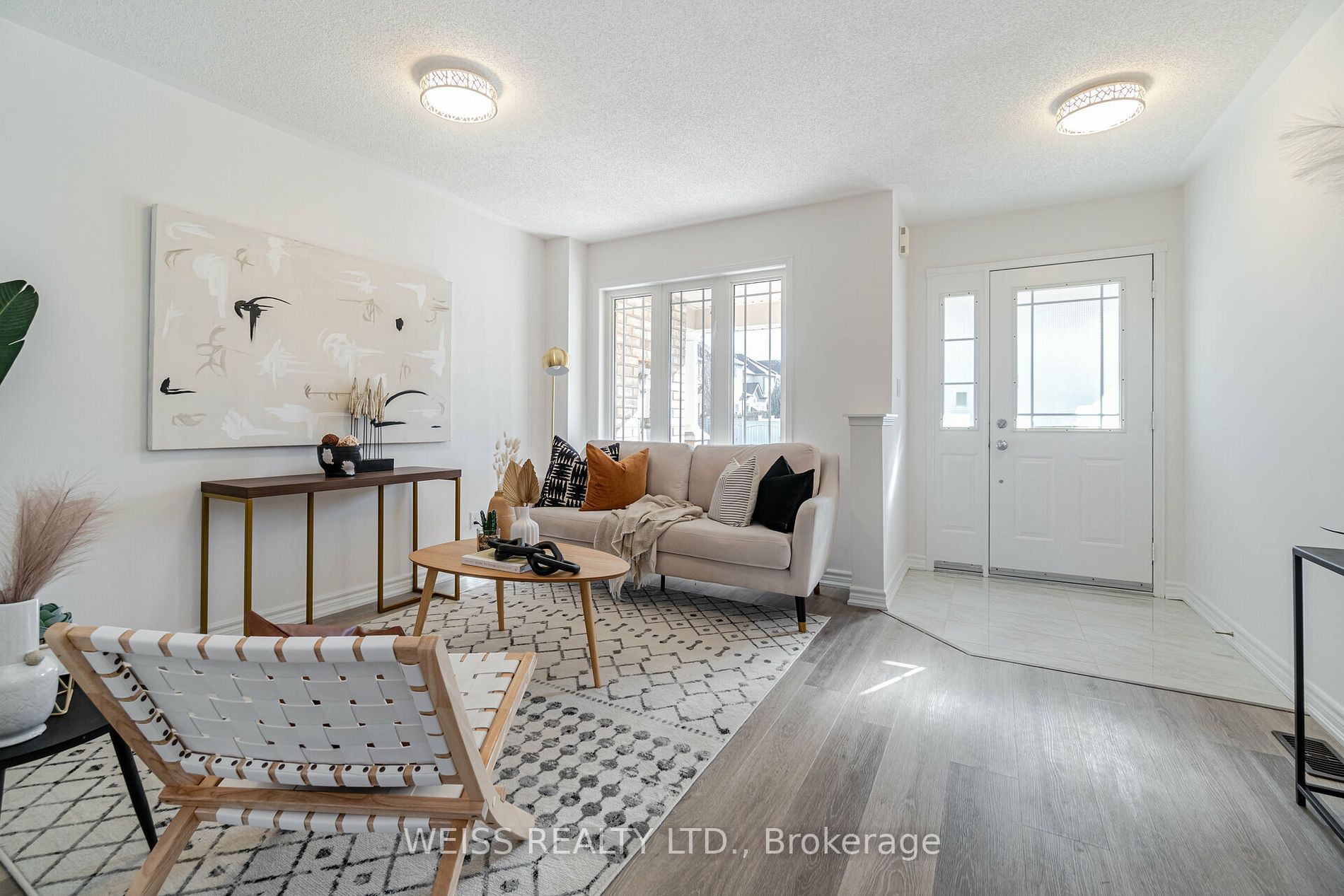 4 Cozens Dr N