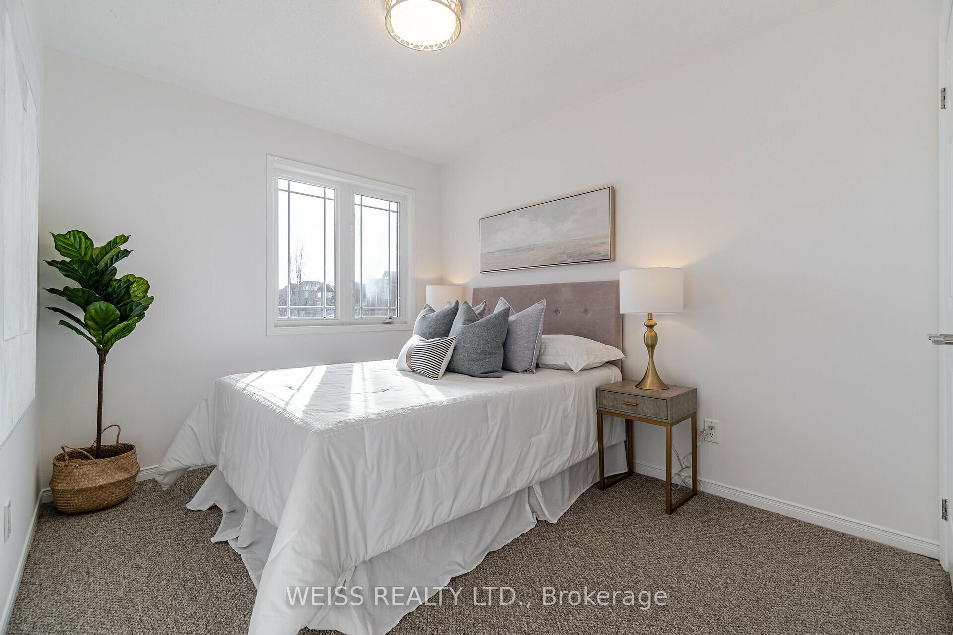 4 Cozens Dr N
