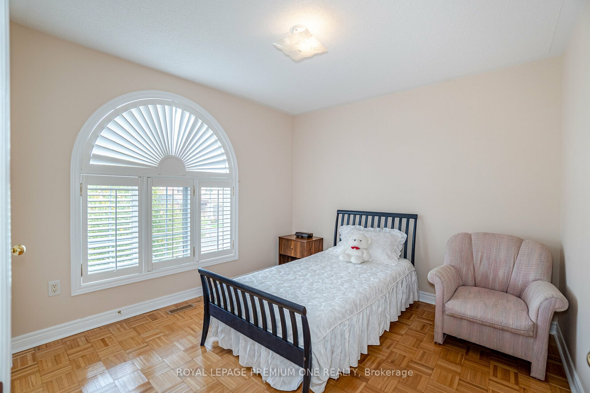 49 Pine Hollow Cres