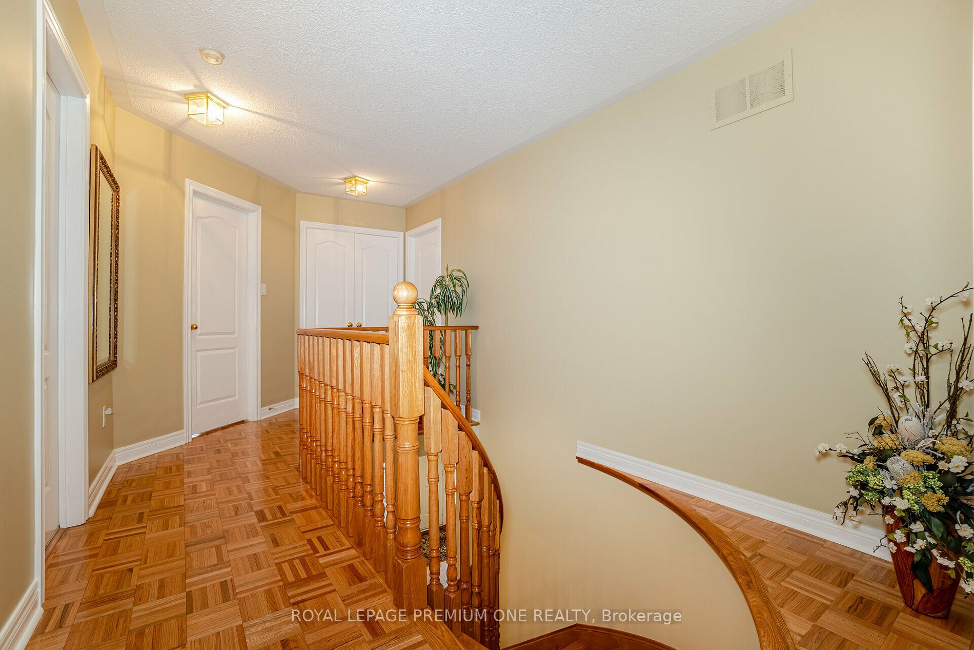 49 Pine Hollow Cres