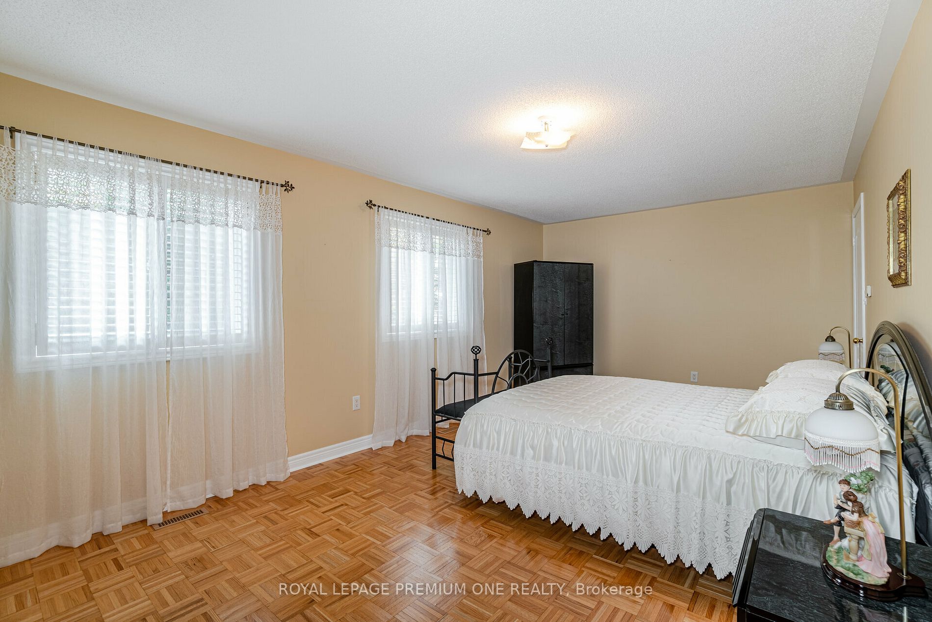 49 Pine Hollow Cres