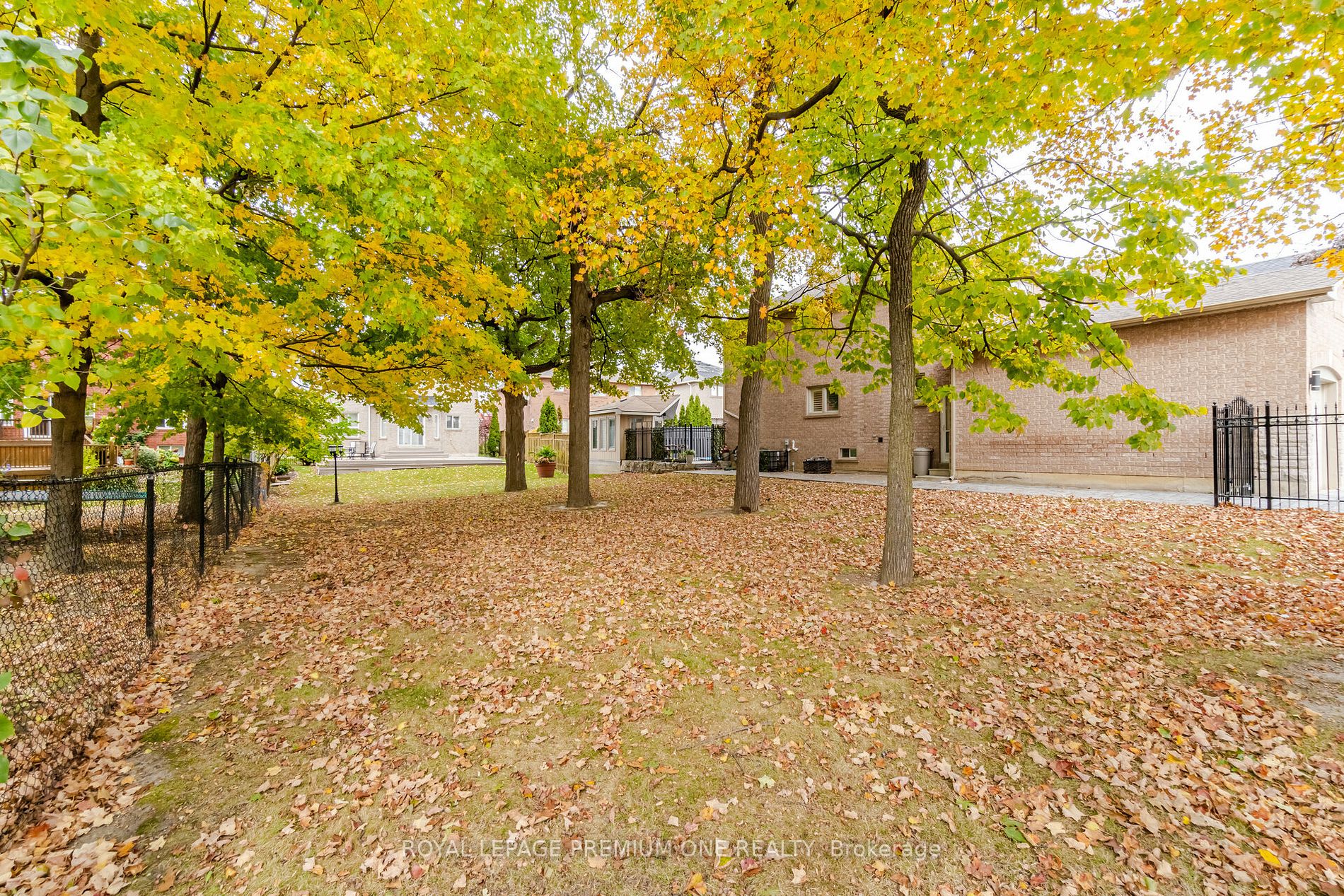 49 Pine Hollow Cres