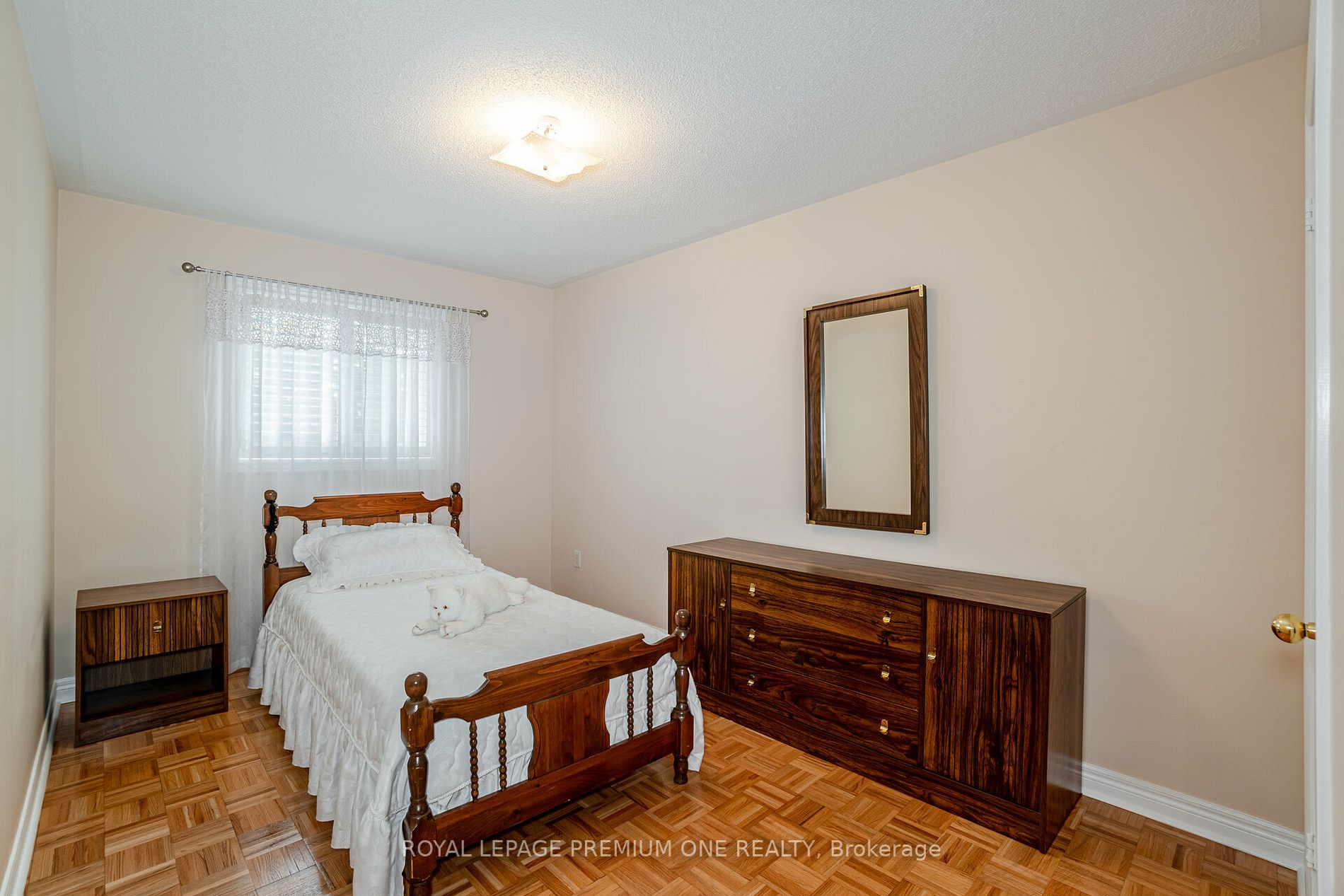 49 Pine Hollow Cres