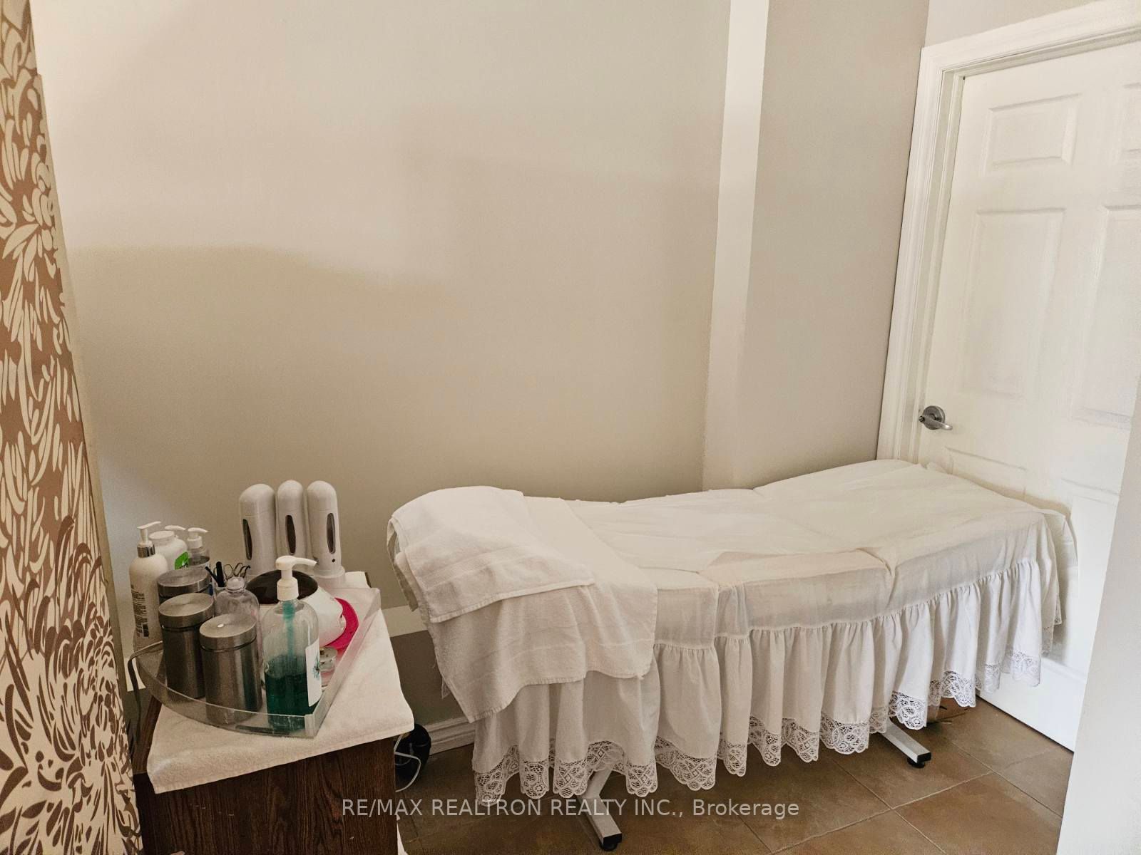 15483 Yonge St, #2A