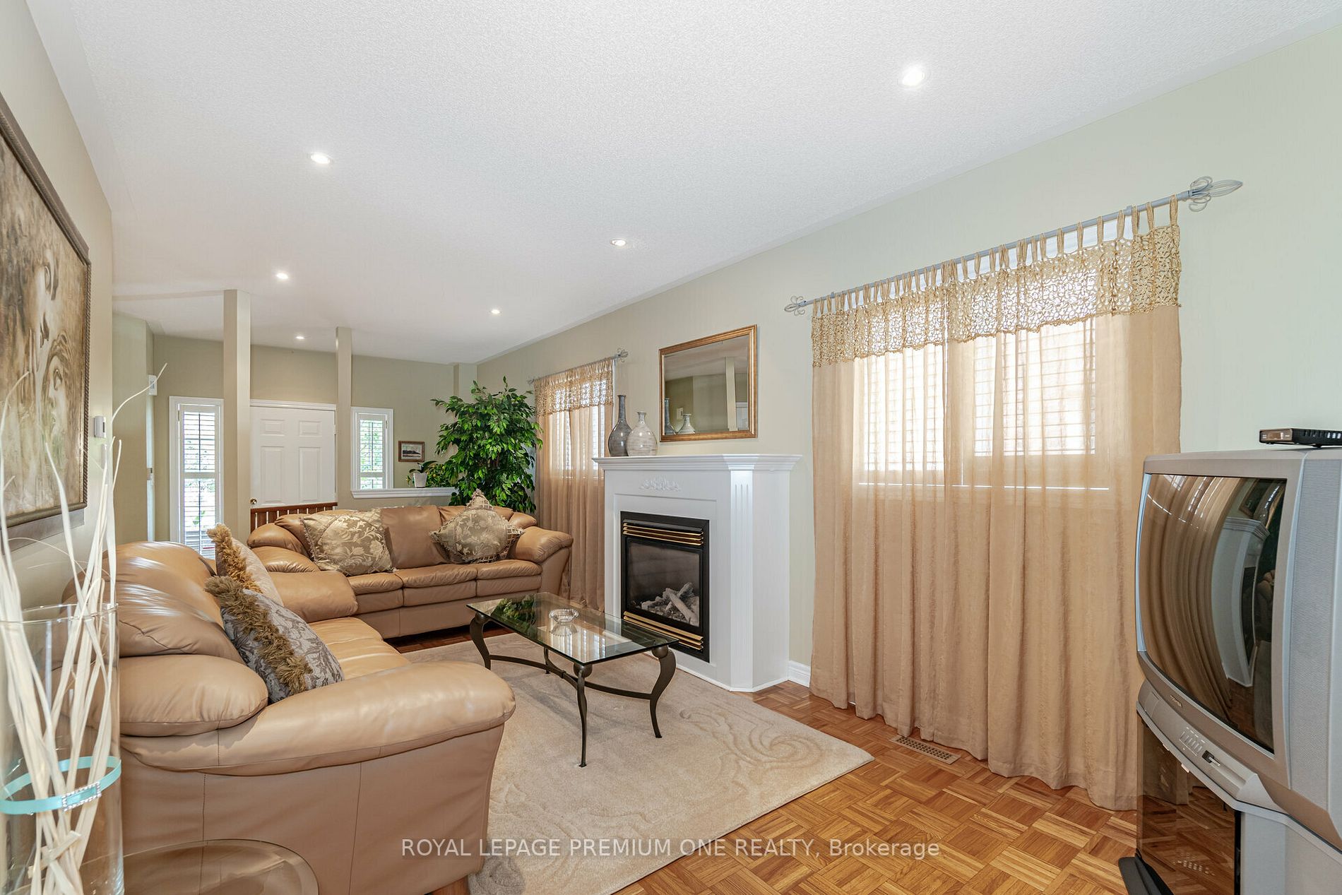 49 Pine Hollow Cres