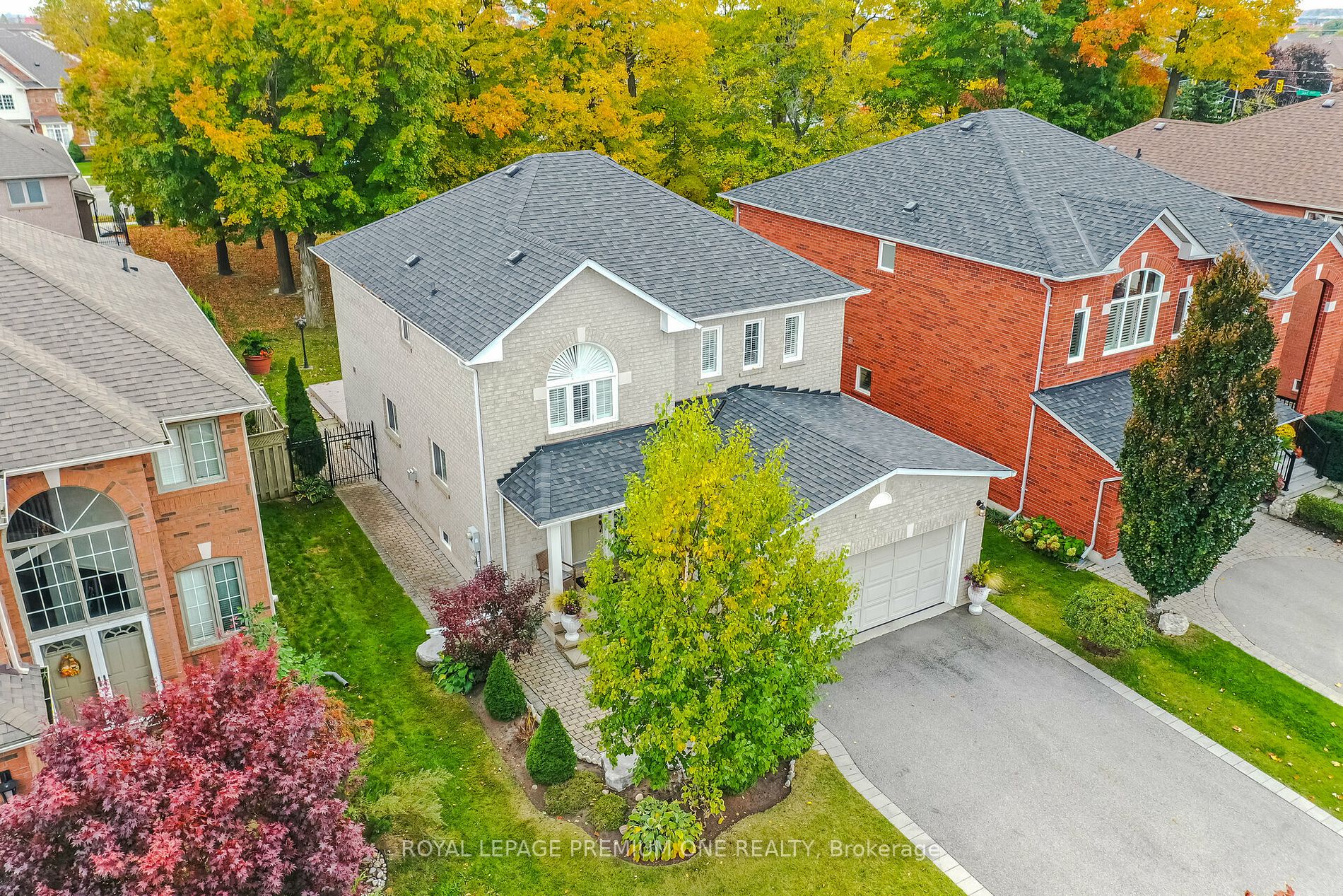 49 Pine Hollow Cres