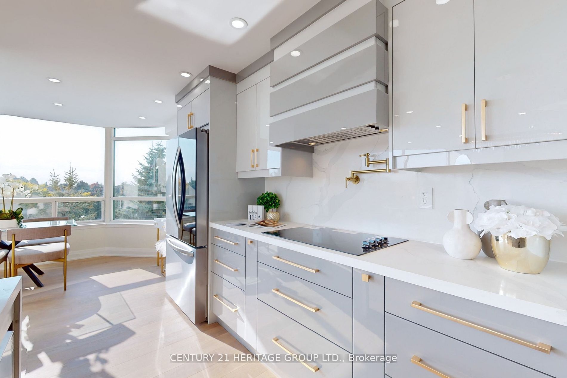 7250 Yonge St, #607