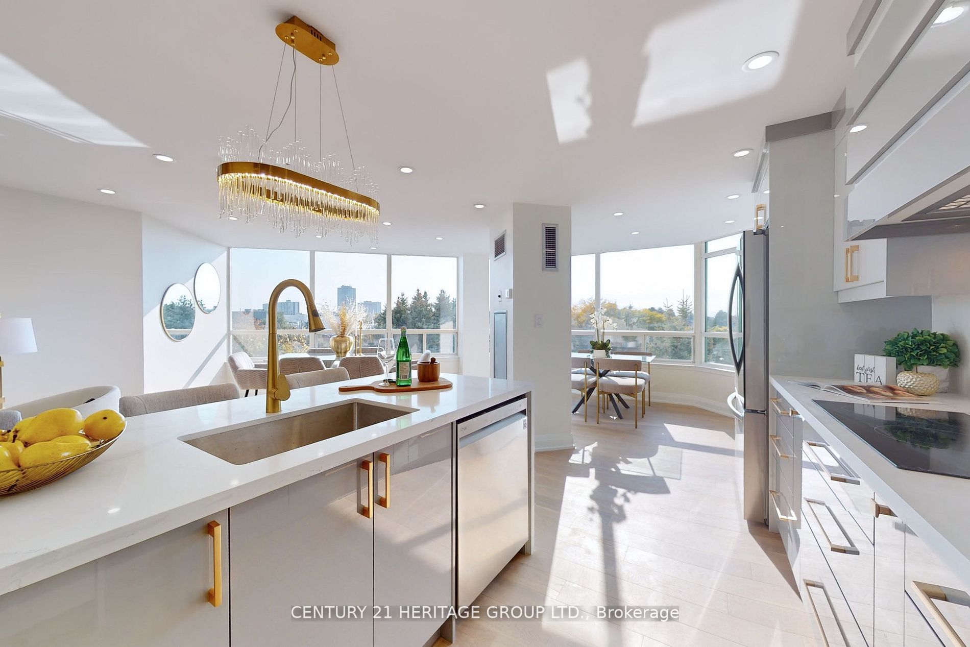 7250 Yonge St, #607