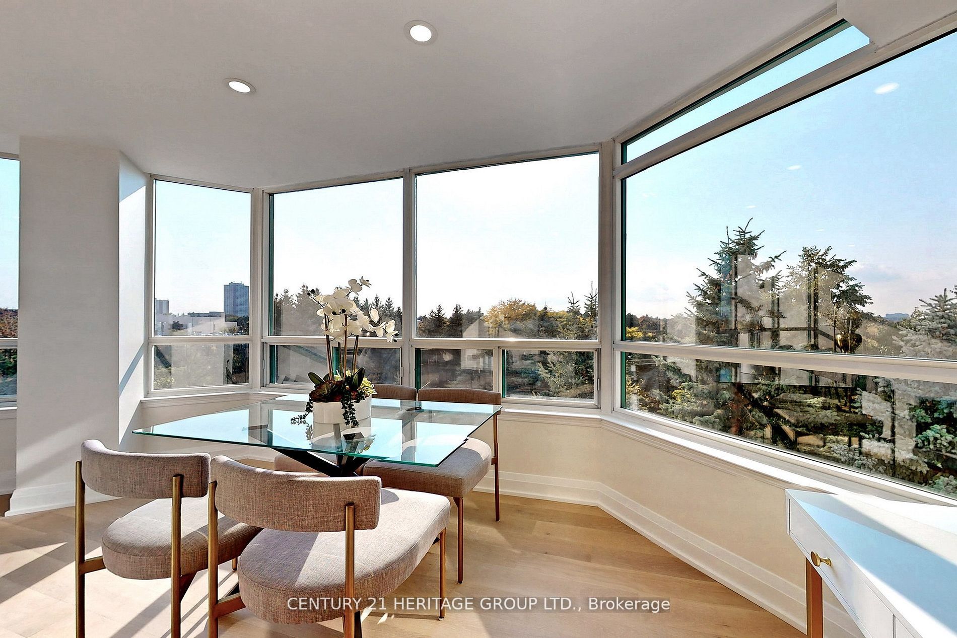 7250 Yonge St, #607