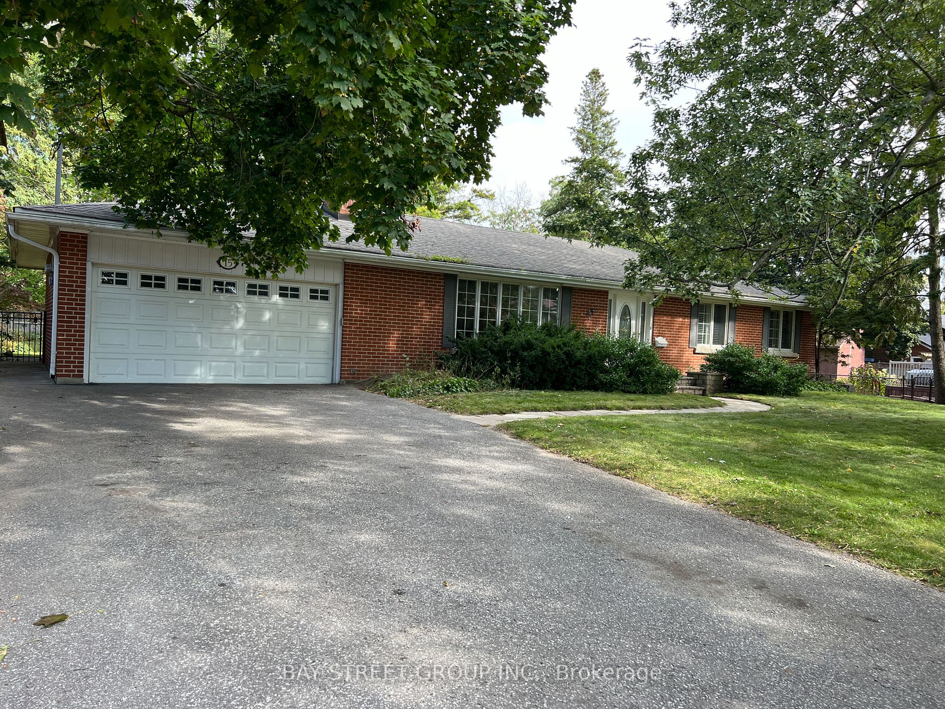 15 Hawkridge Ave