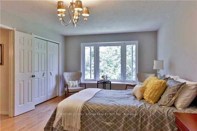112 Golf Links Dr