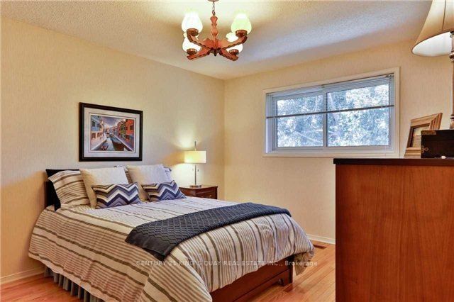 112 Golf Links Dr
