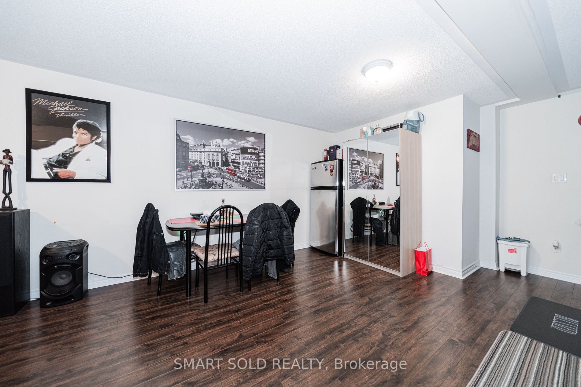 18 George Kirby St