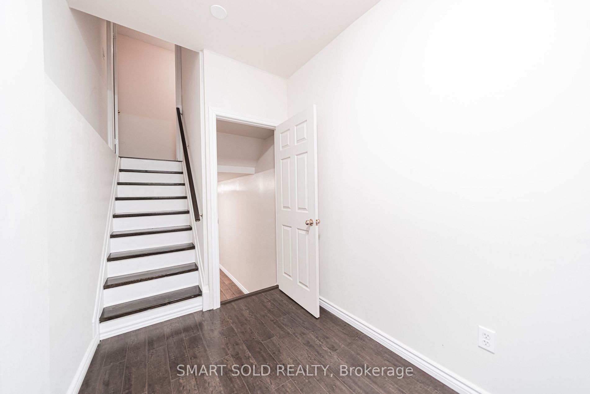 18 George Kirby St
