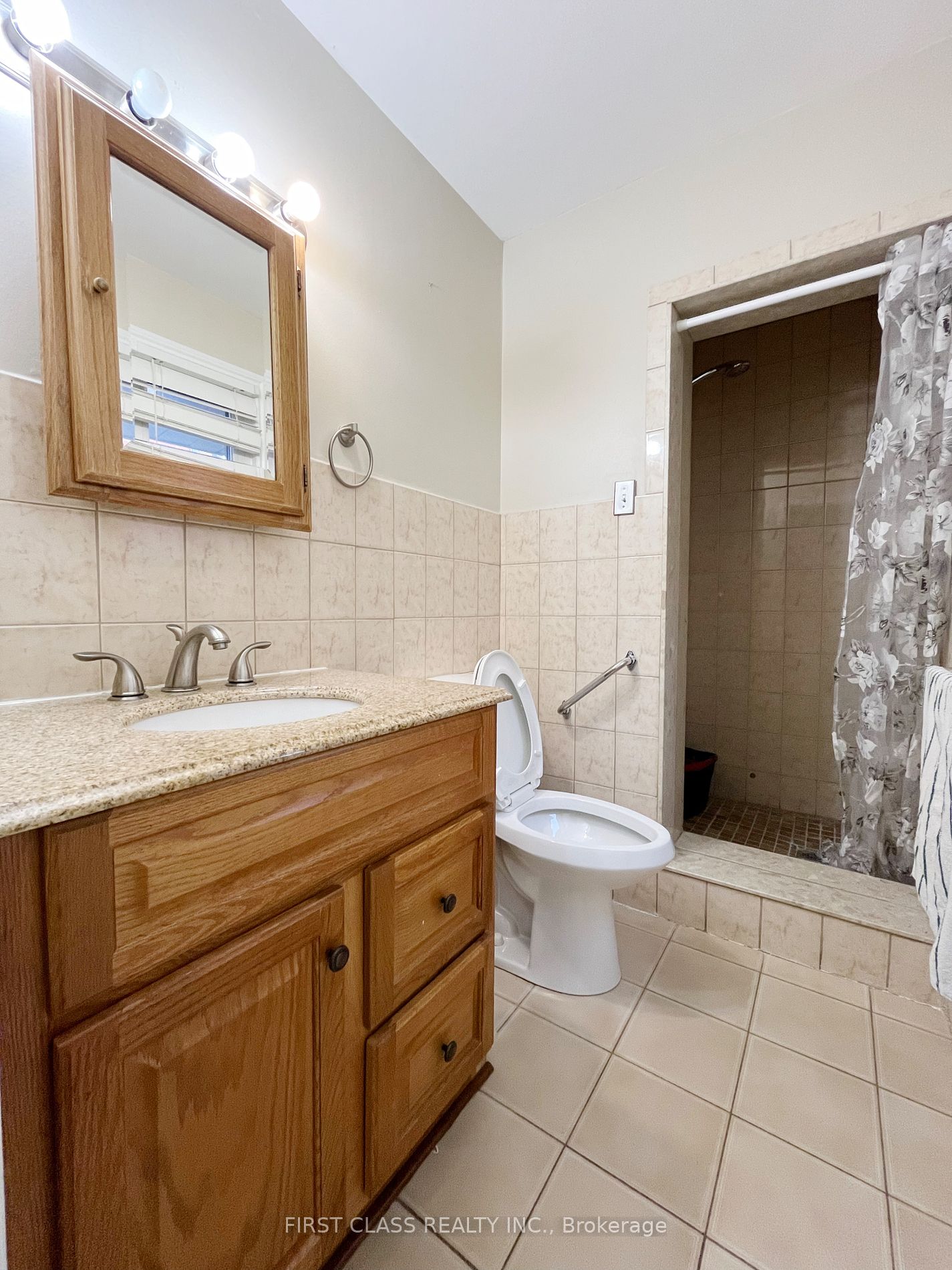 147 Adrianno Cres, #Upper