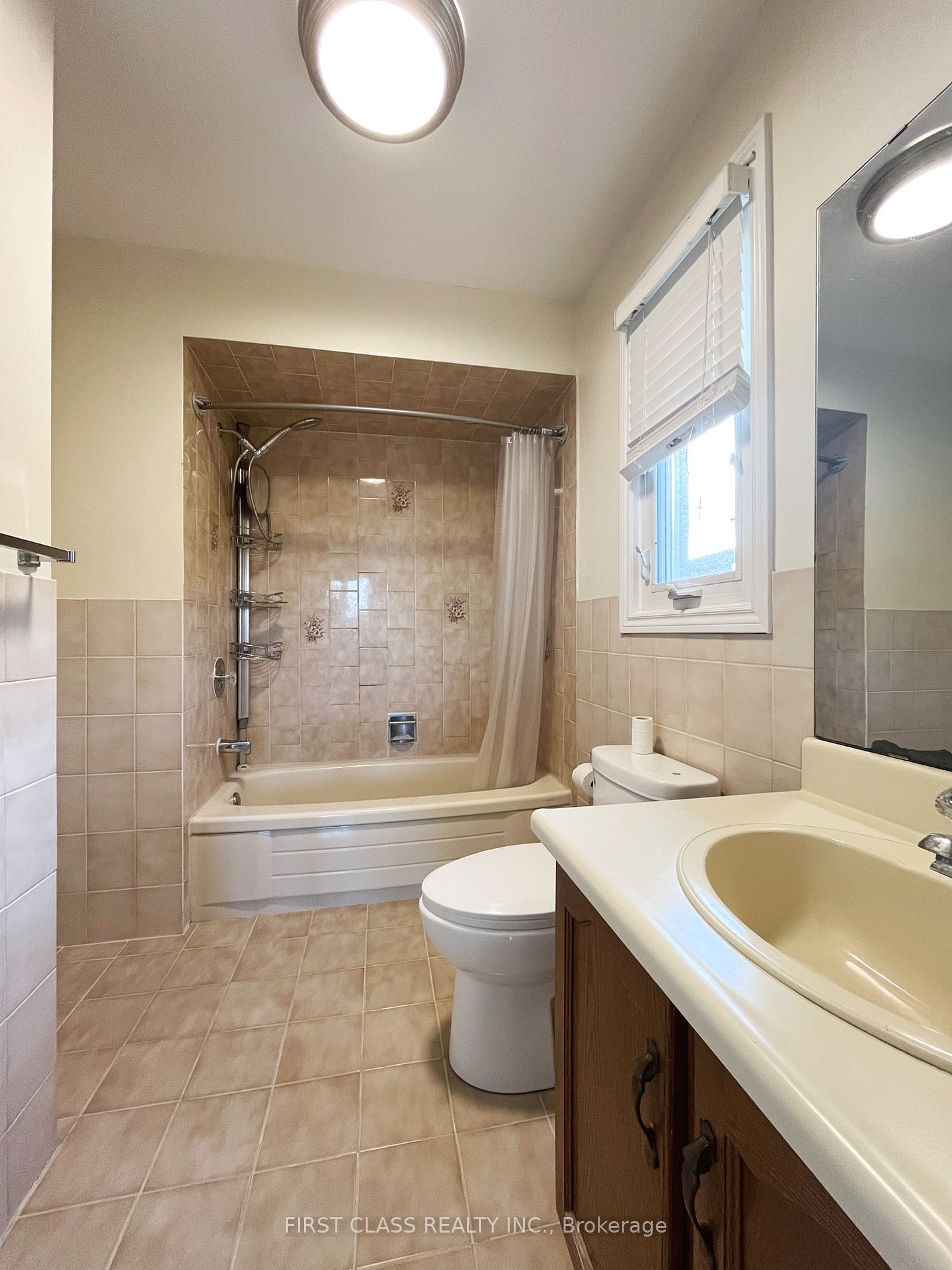 147 Adrianno Cres, #Upper