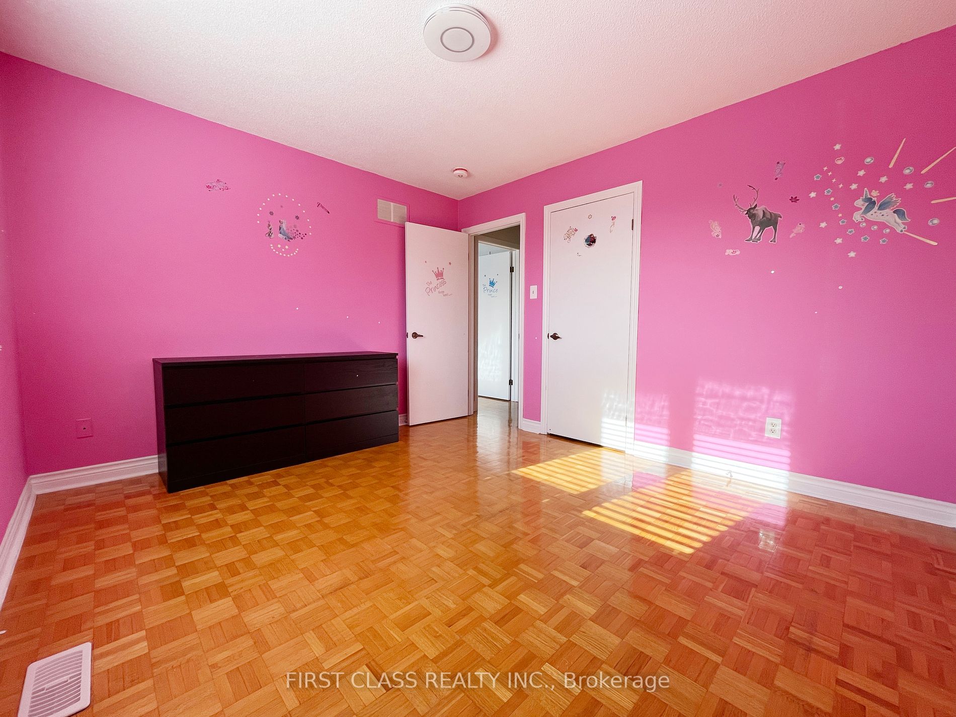147 Adrianno Cres, #Upper
