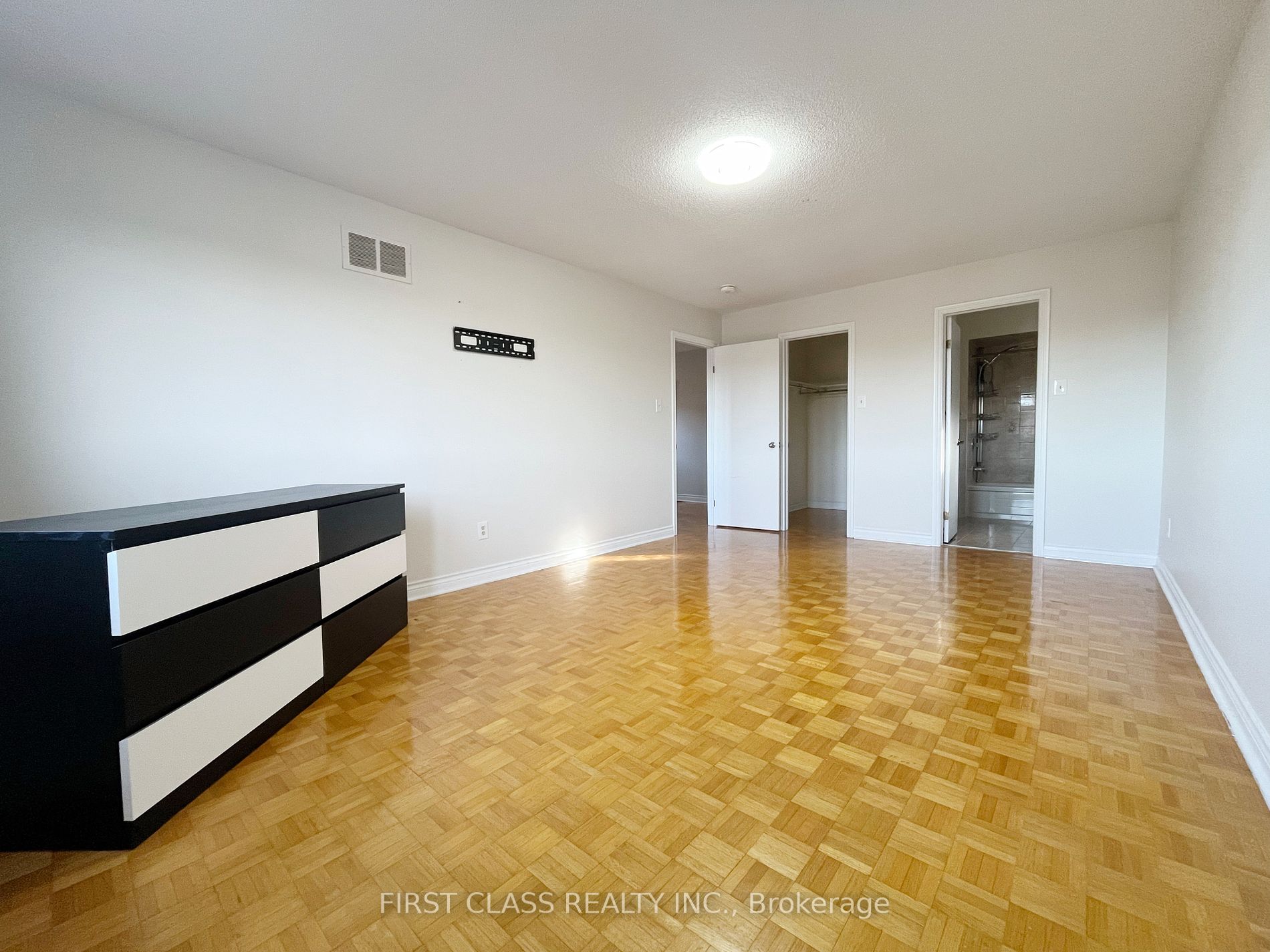 147 Adrianno Cres, #Upper