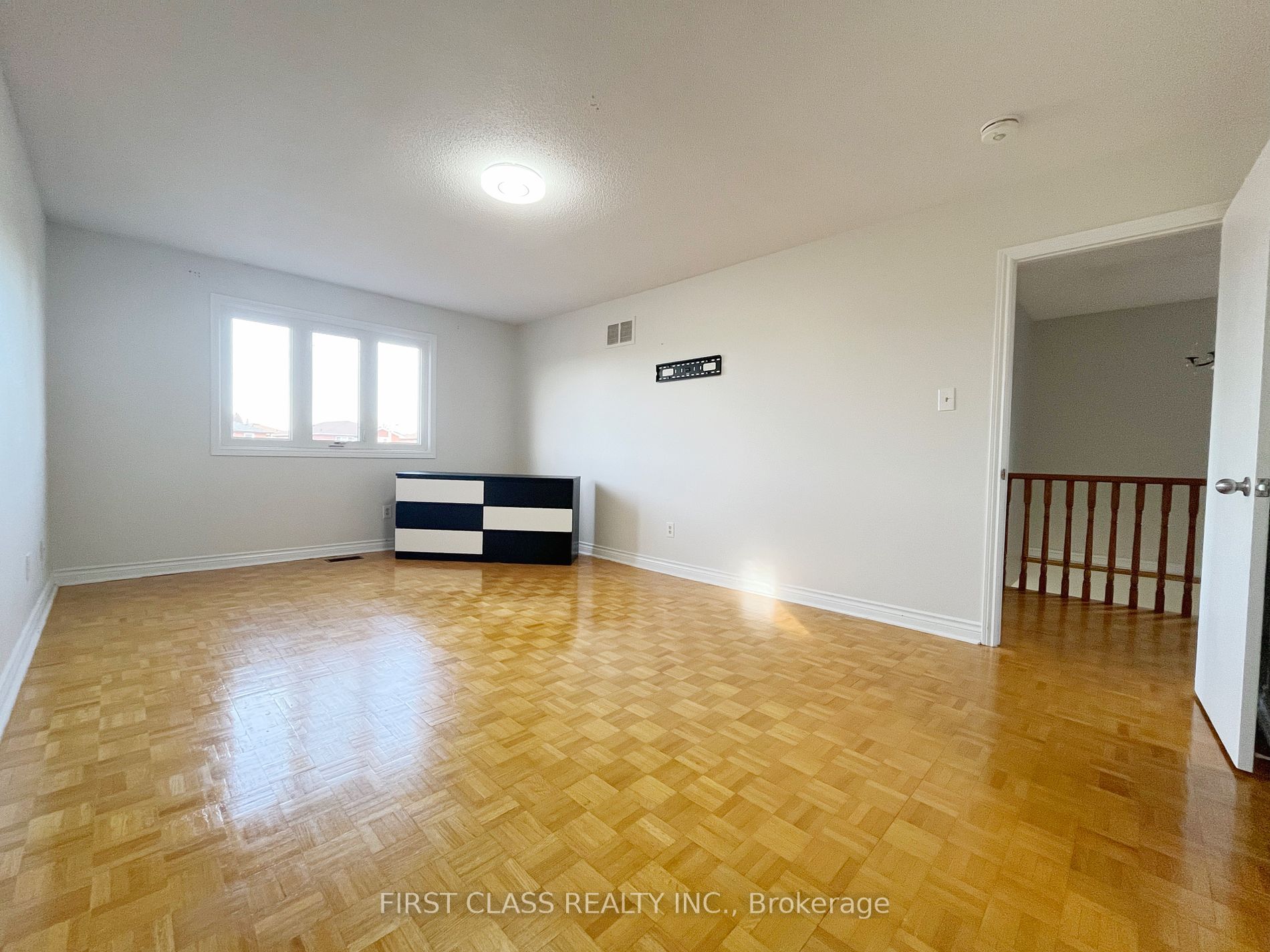 147 Adrianno Cres, #Upper