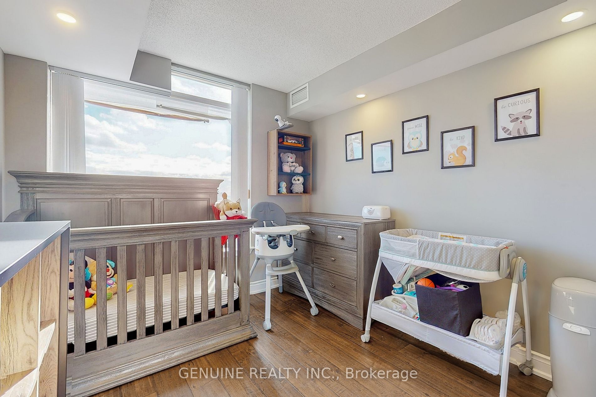 9015 Leslie St, #1018