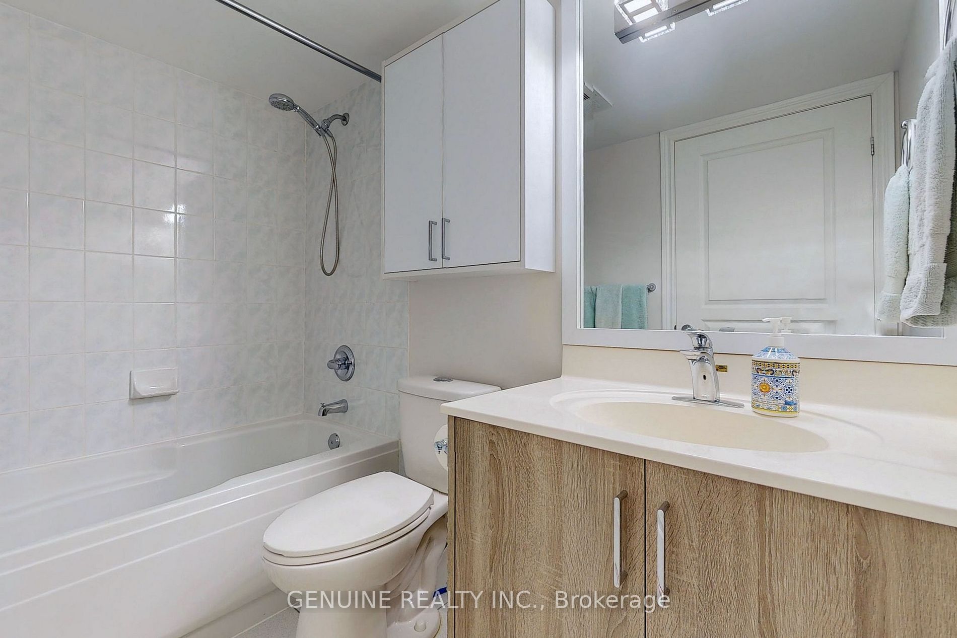 9015 Leslie St, #1018