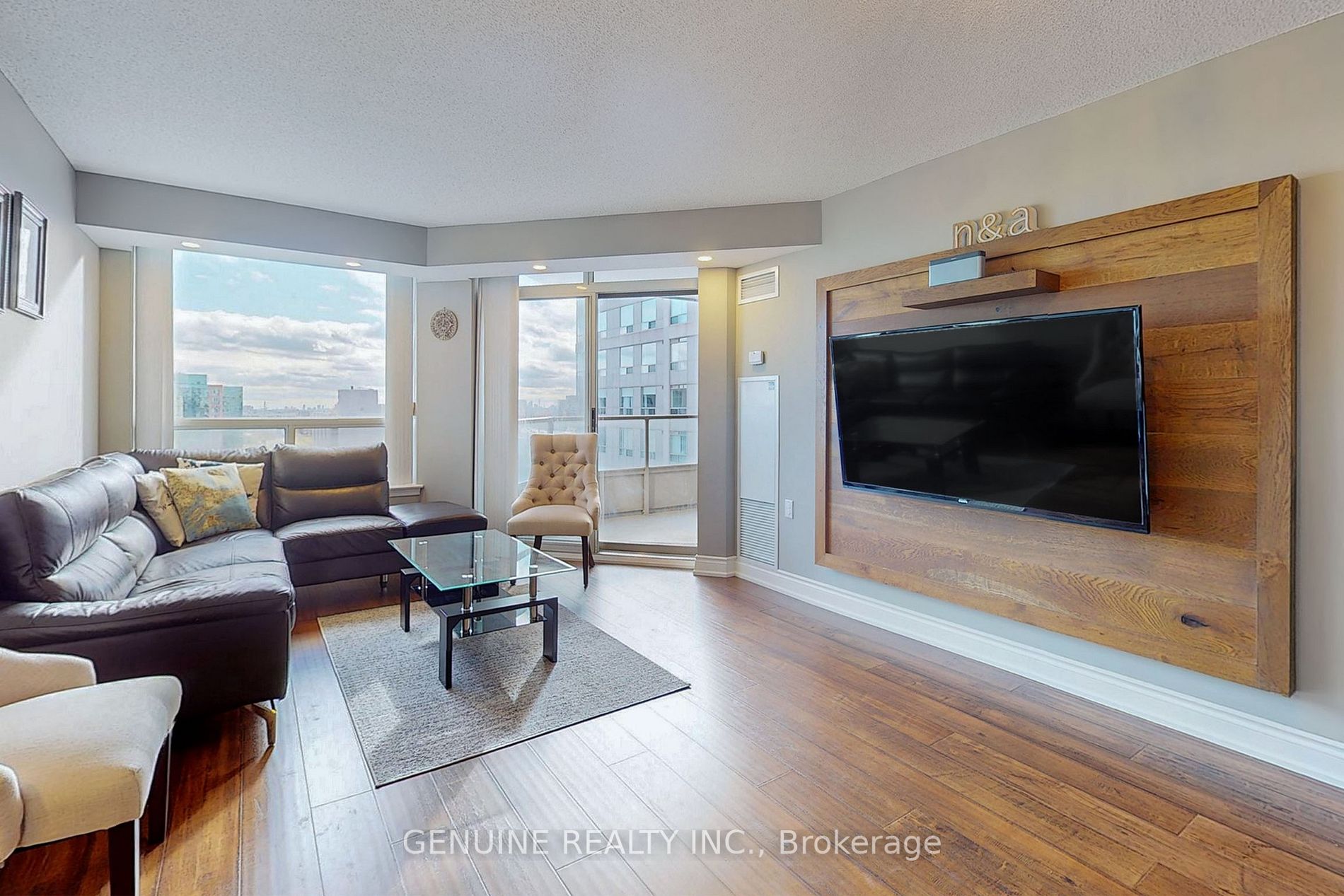 9015 Leslie St, #1018