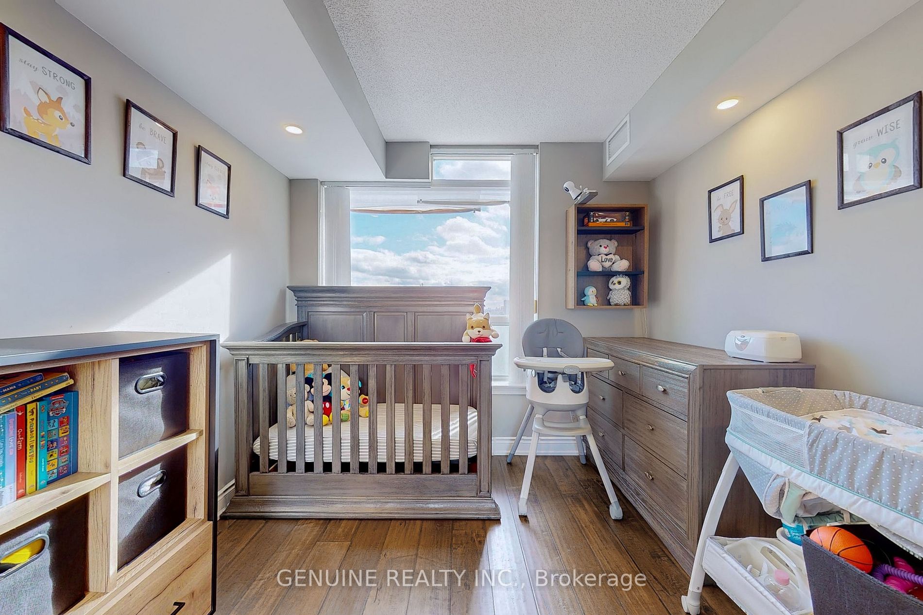 9015 Leslie St, #1018