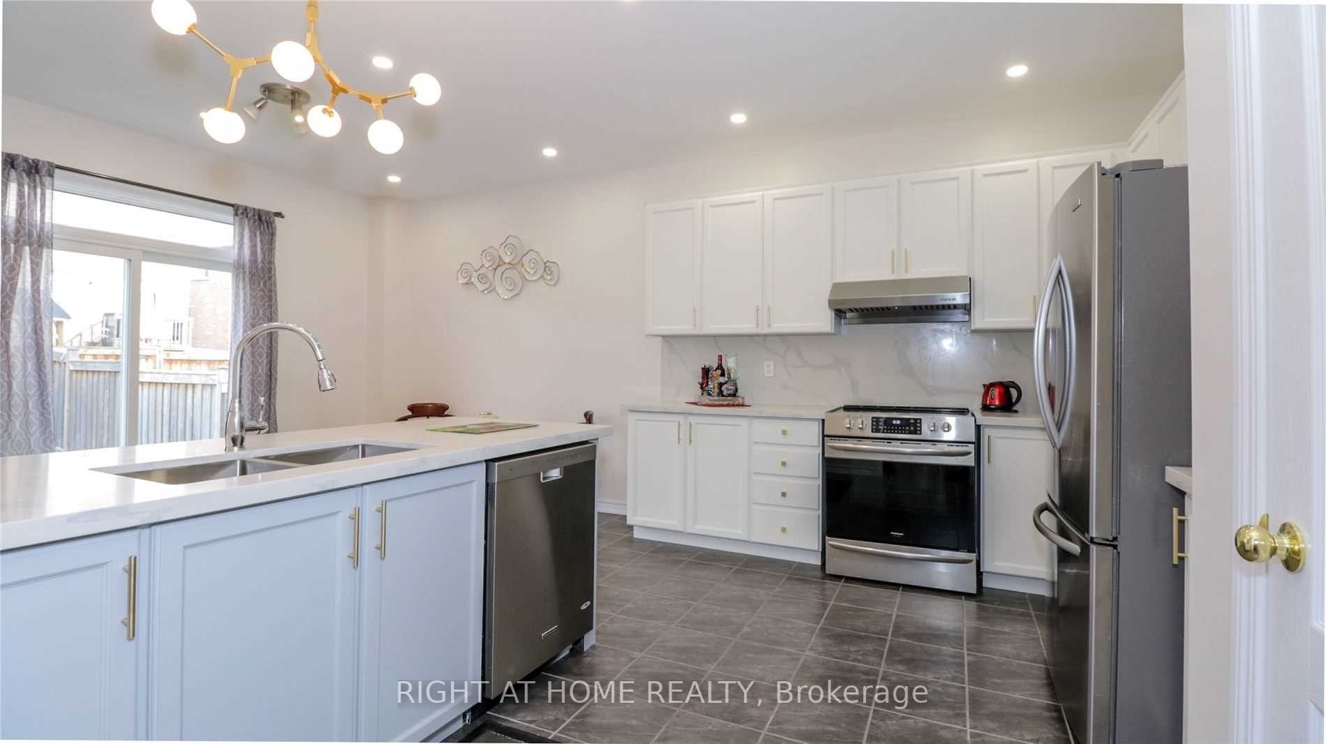 76 Hopkins Cres