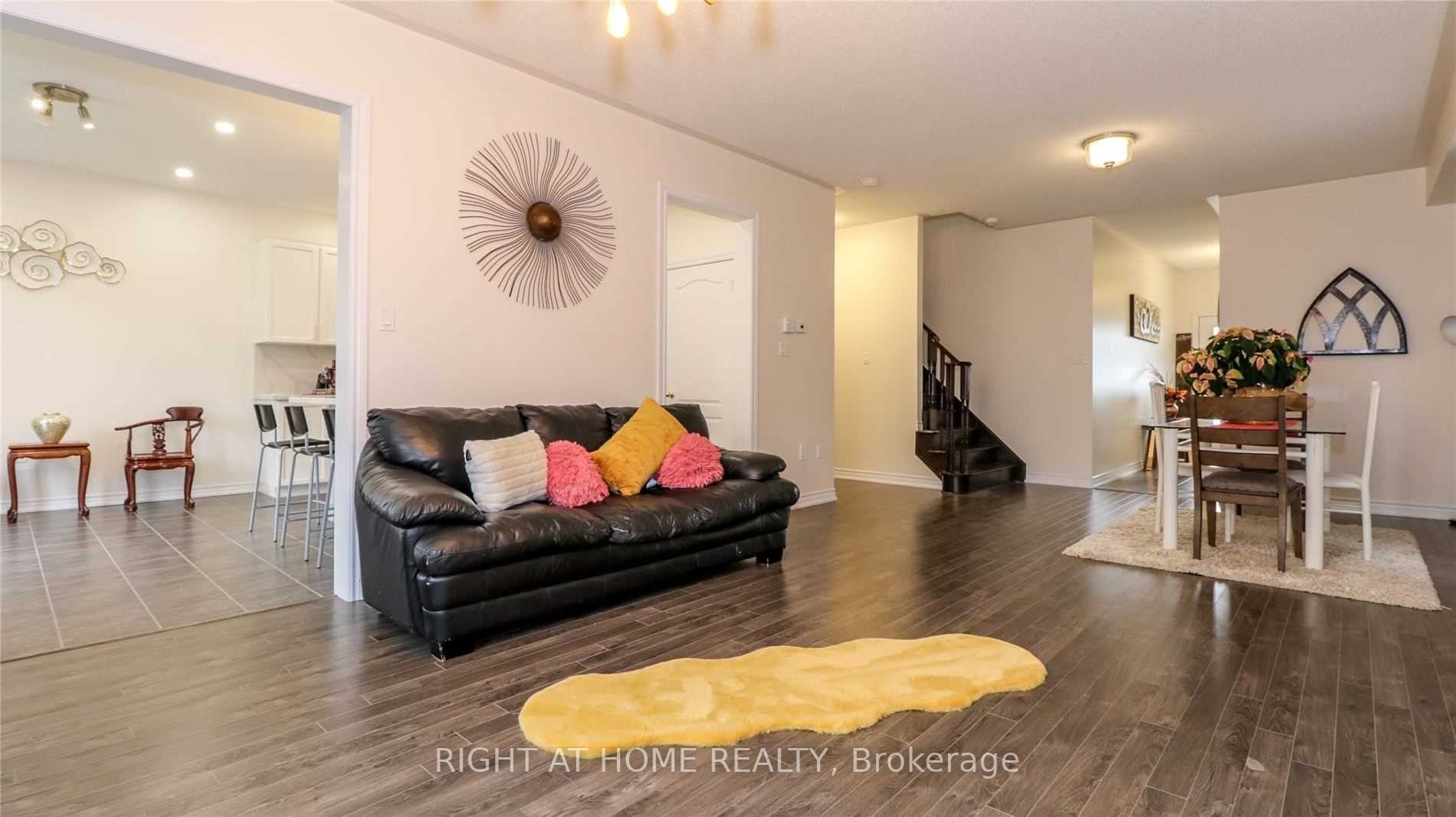 76 Hopkins Cres