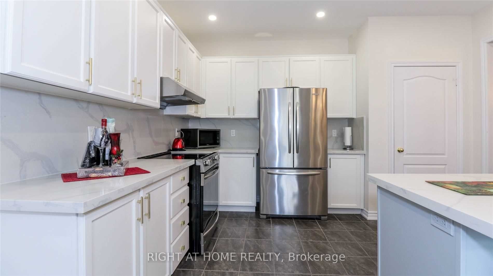76 Hopkins Cres