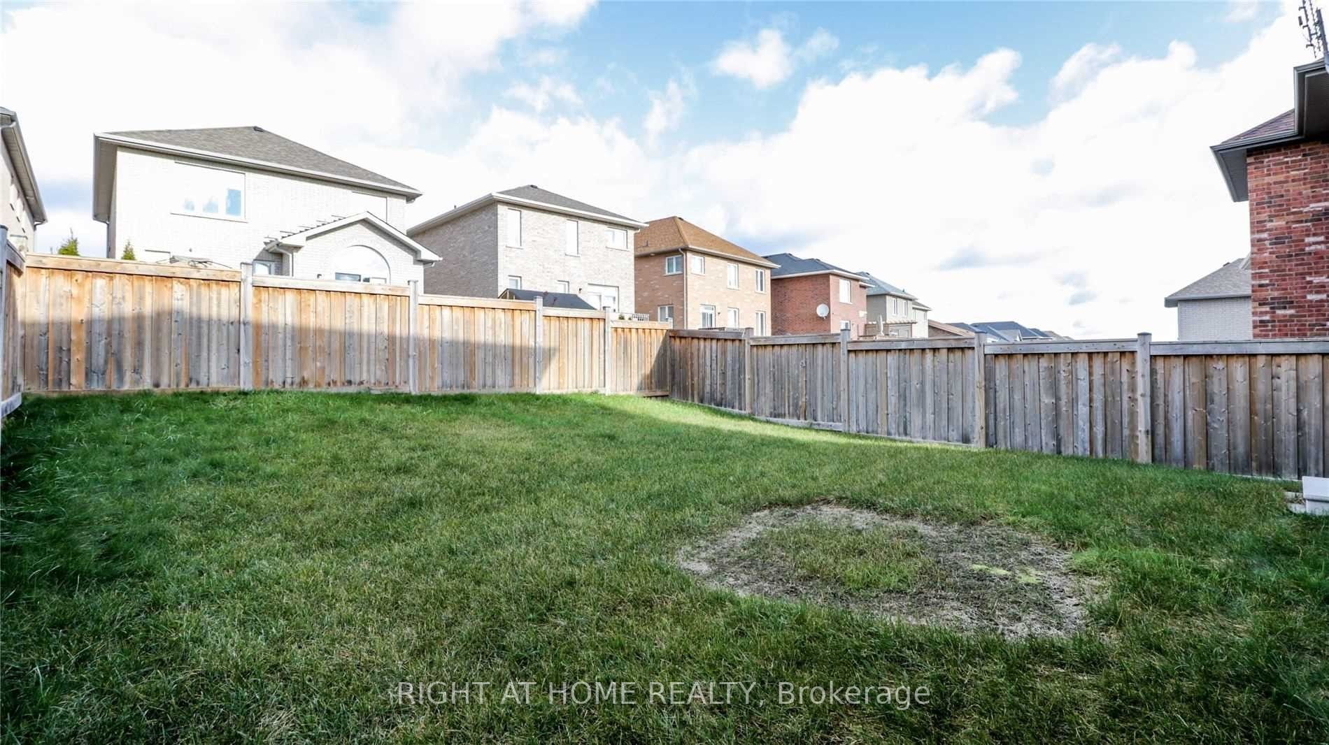 76 Hopkins Cres