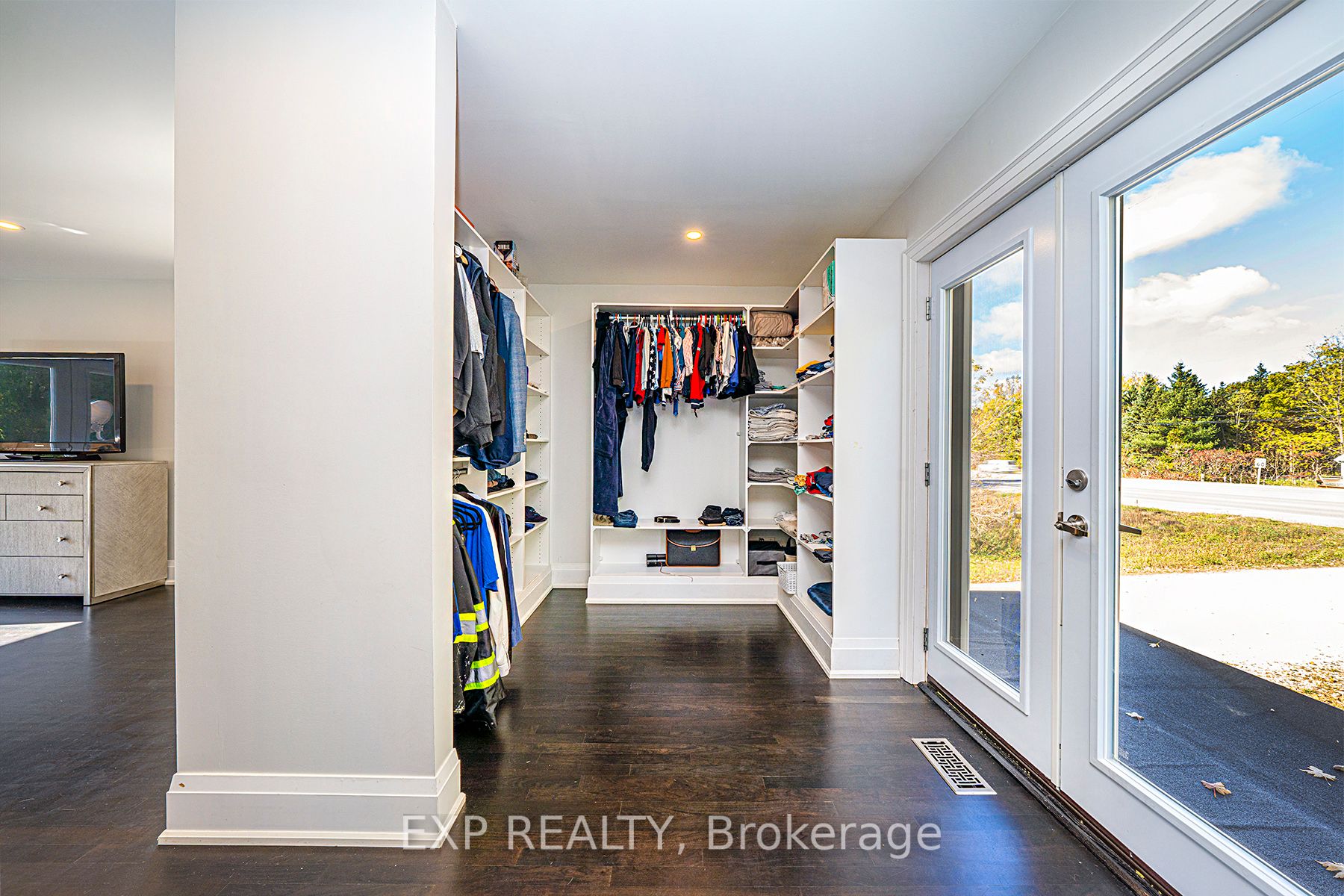 390 Mill St