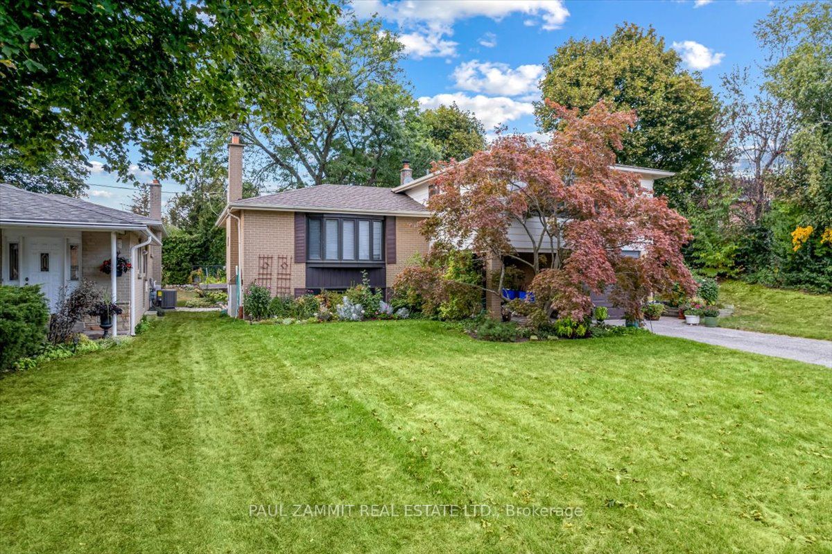 20 Fleance Dr