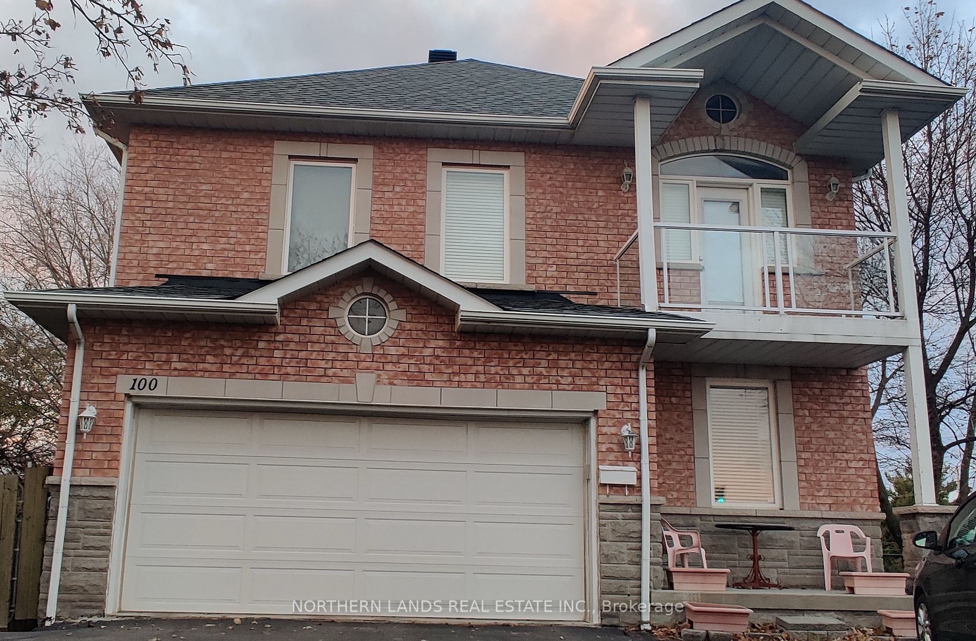 100 Simonston Blvd