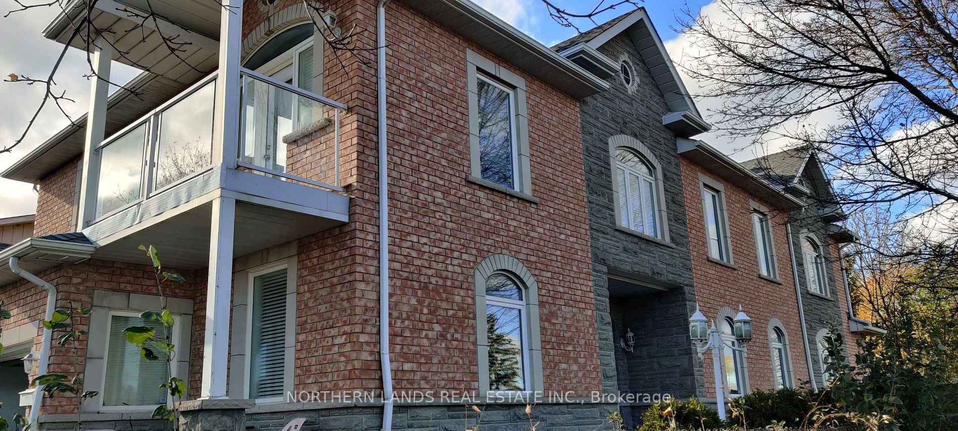 100 Simonston Blvd