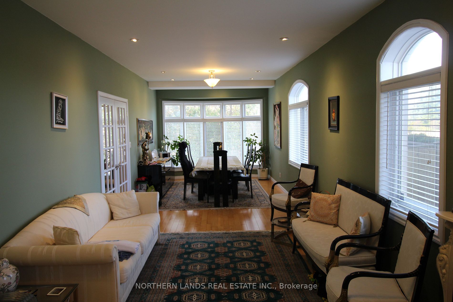 100 Simonston Blvd
