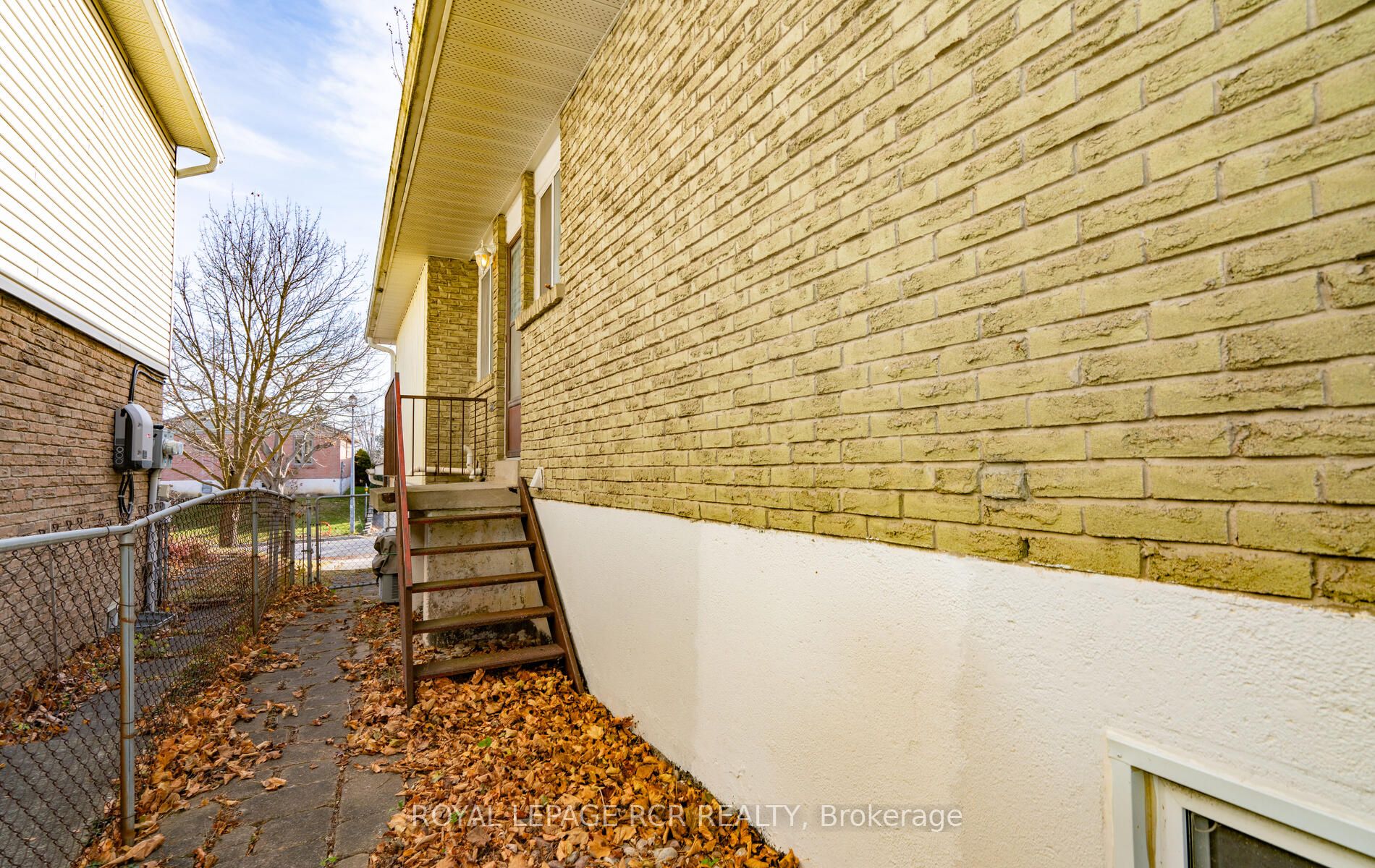 277 Currey Cres